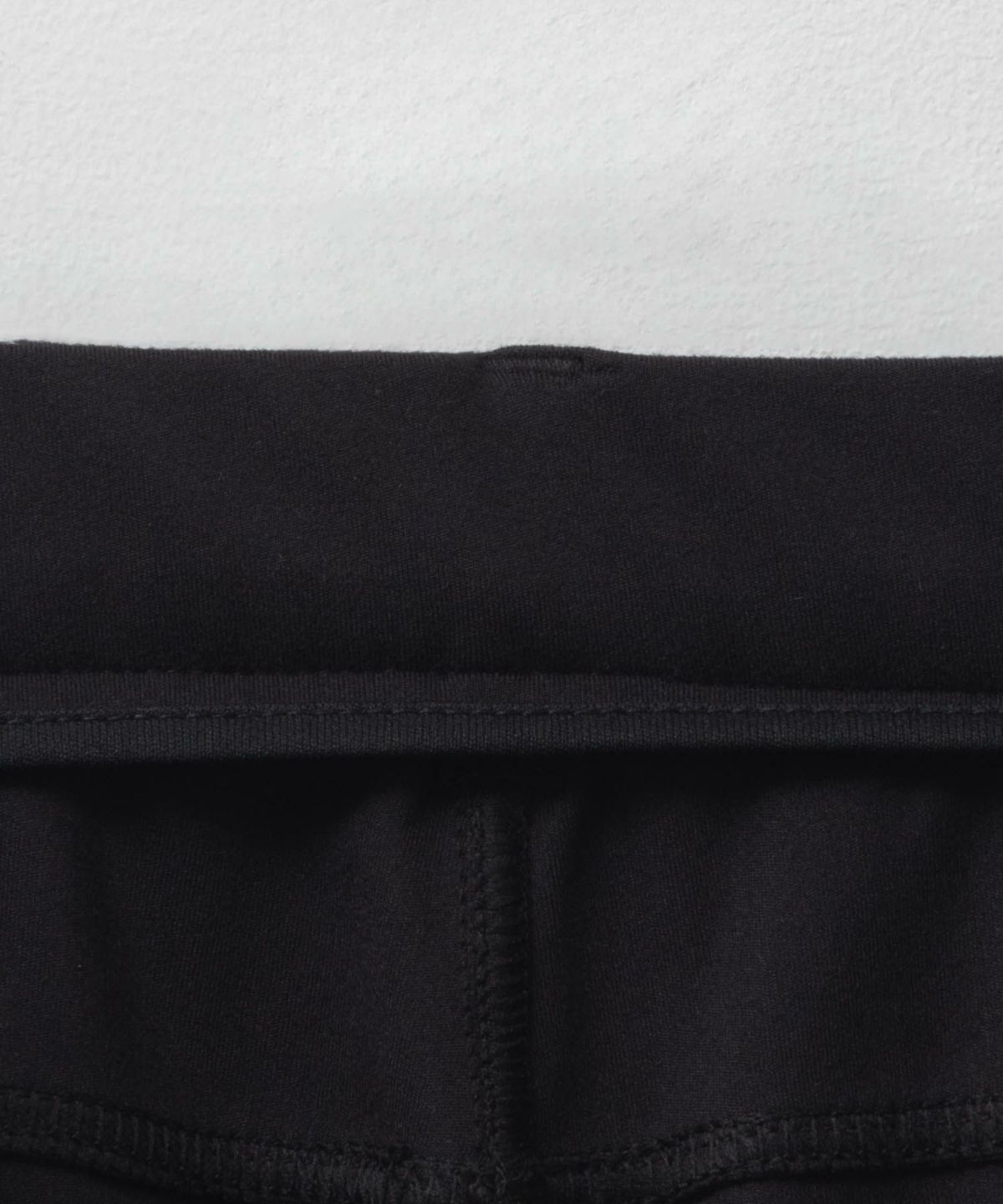 nAvy モイストタッチストレートパンツ レディース