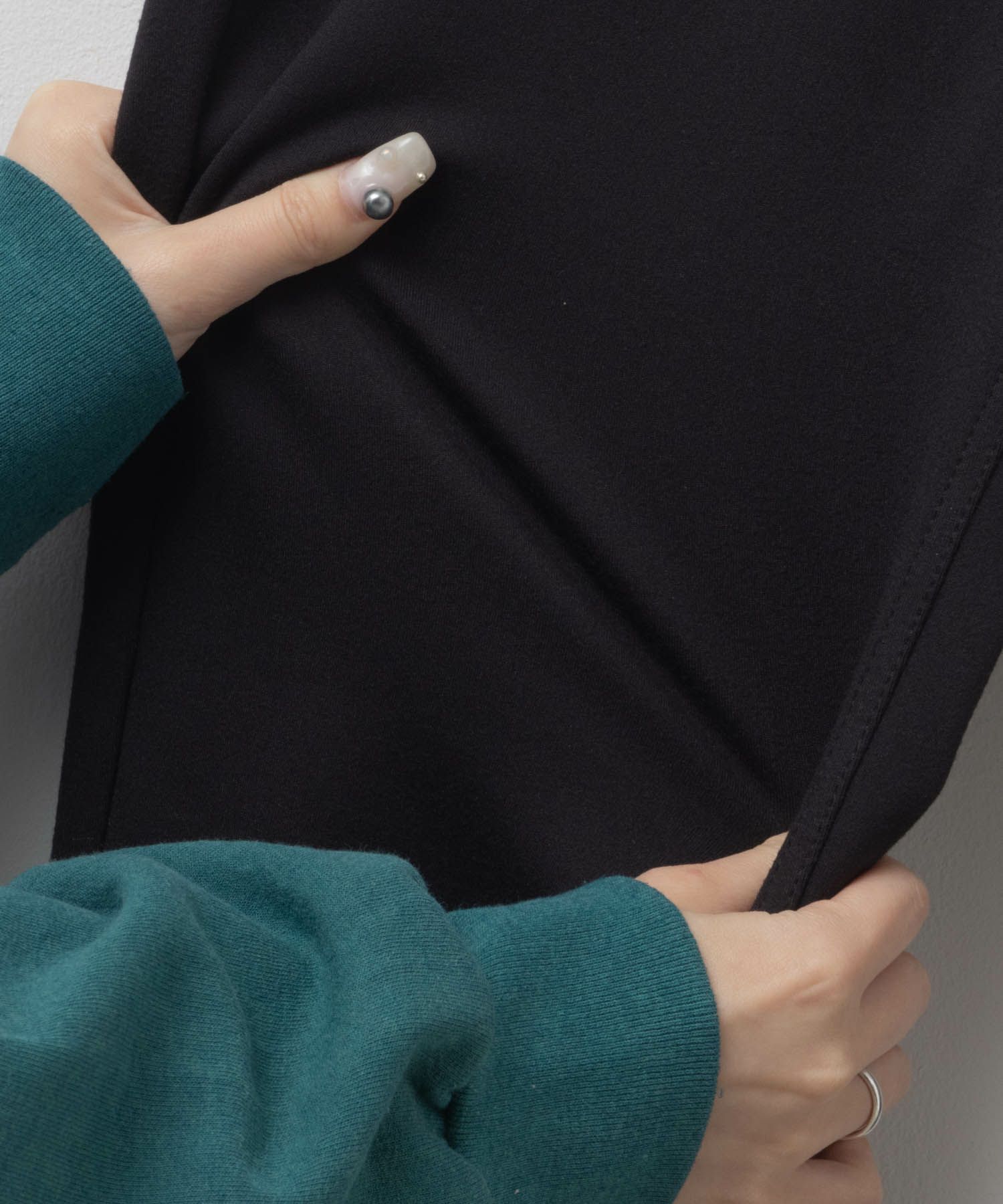 nAvy モイストタッチストレートパンツ レディース