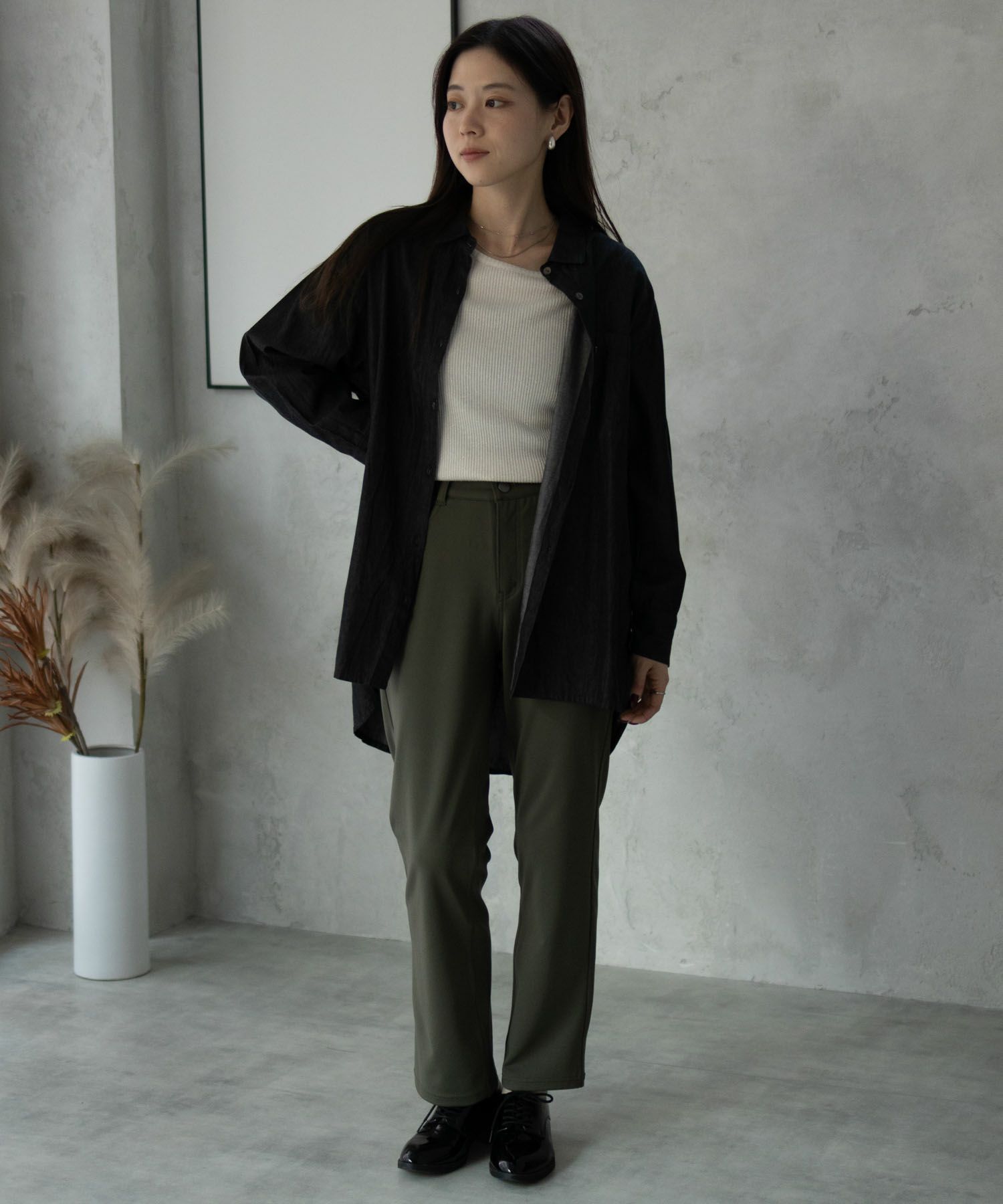 nAvy モイストタッチストレートパンツ レディース