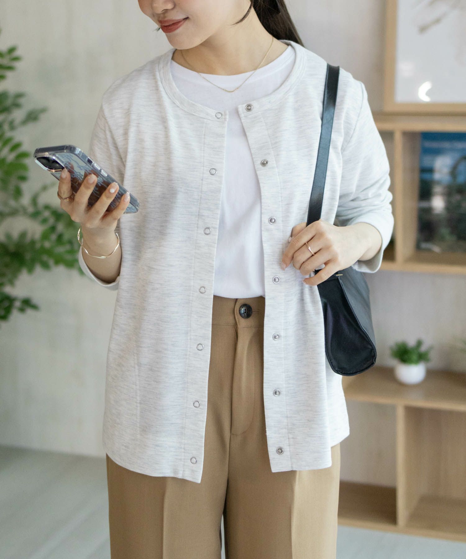 nAvy SARARI UVカットカーディガン ドットボタン レディース商品サムネイル-2