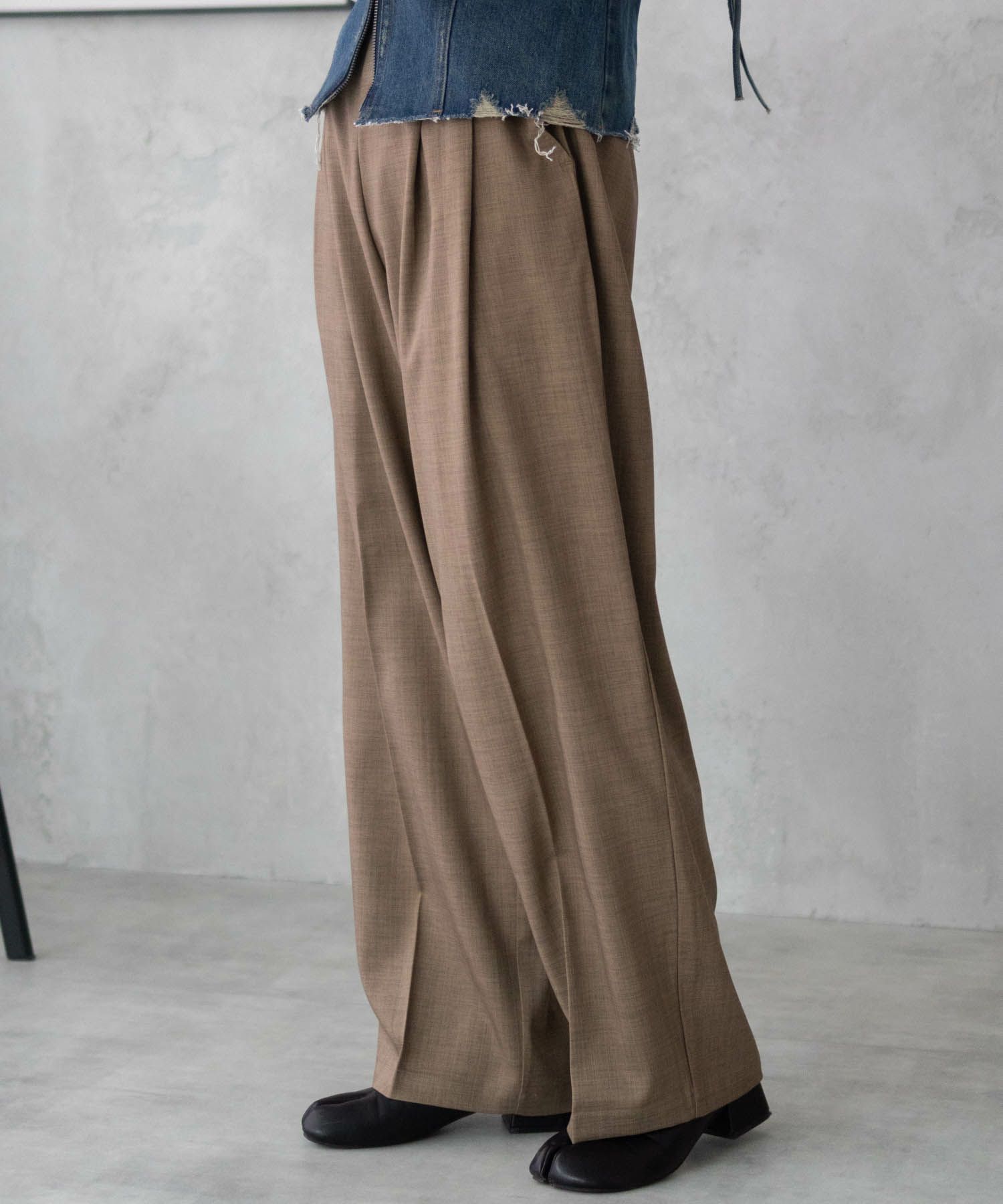 nAvy 2タックセミワイドパンツ レディース