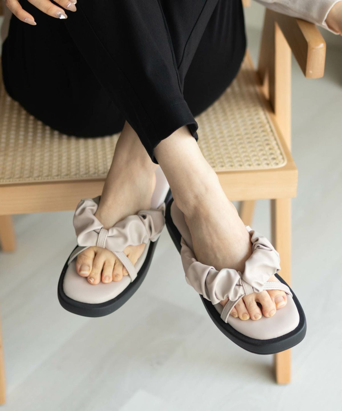 HusHusH クシュクシュサンダル レディース