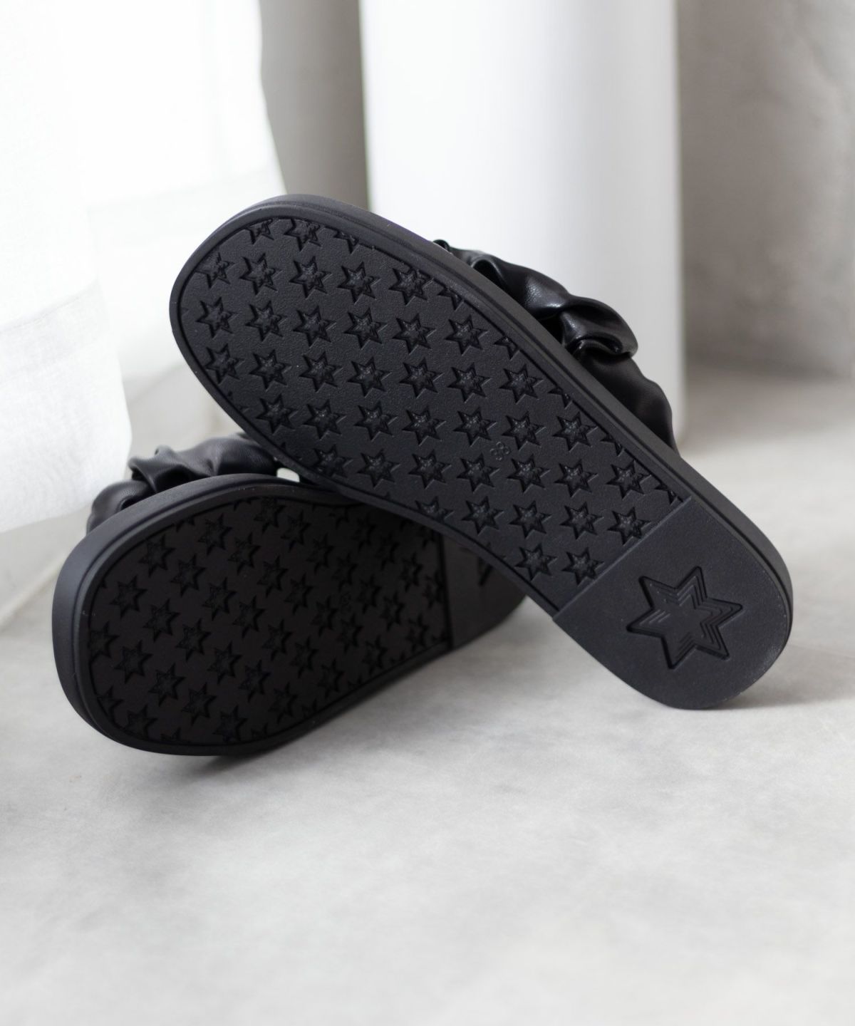 HusHusH クシュクシュサンダル レディース