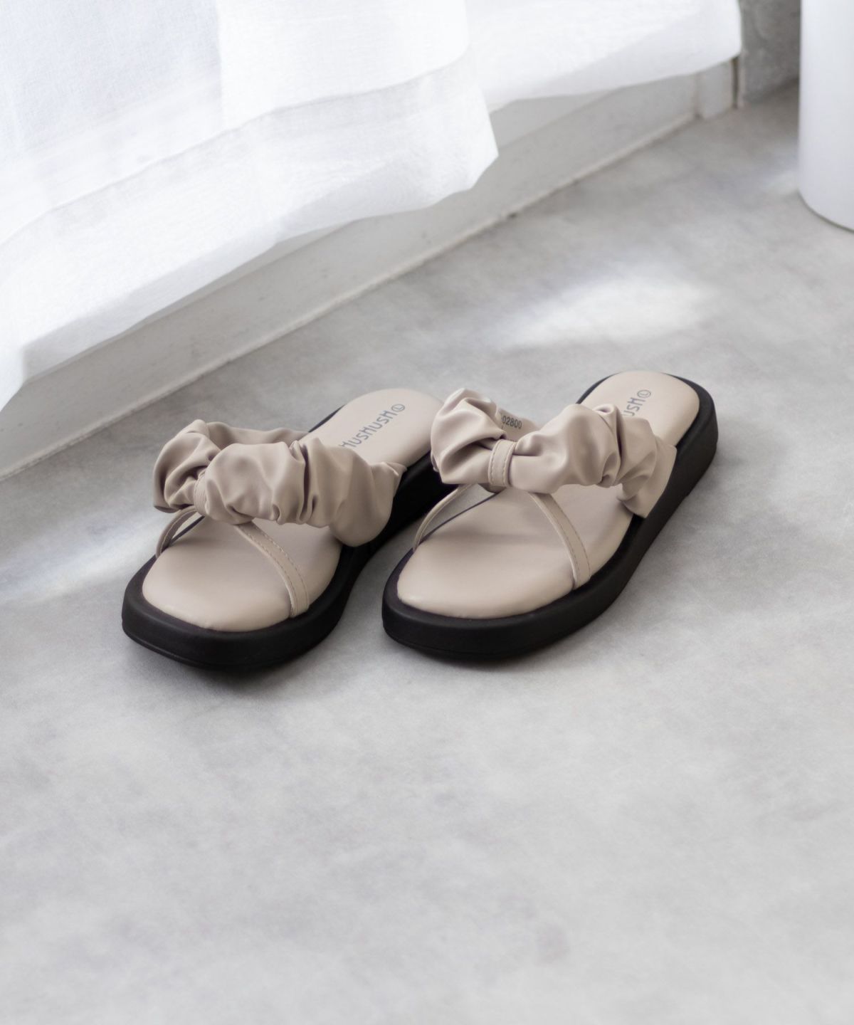 HusHusH クシュクシュサンダル レディース