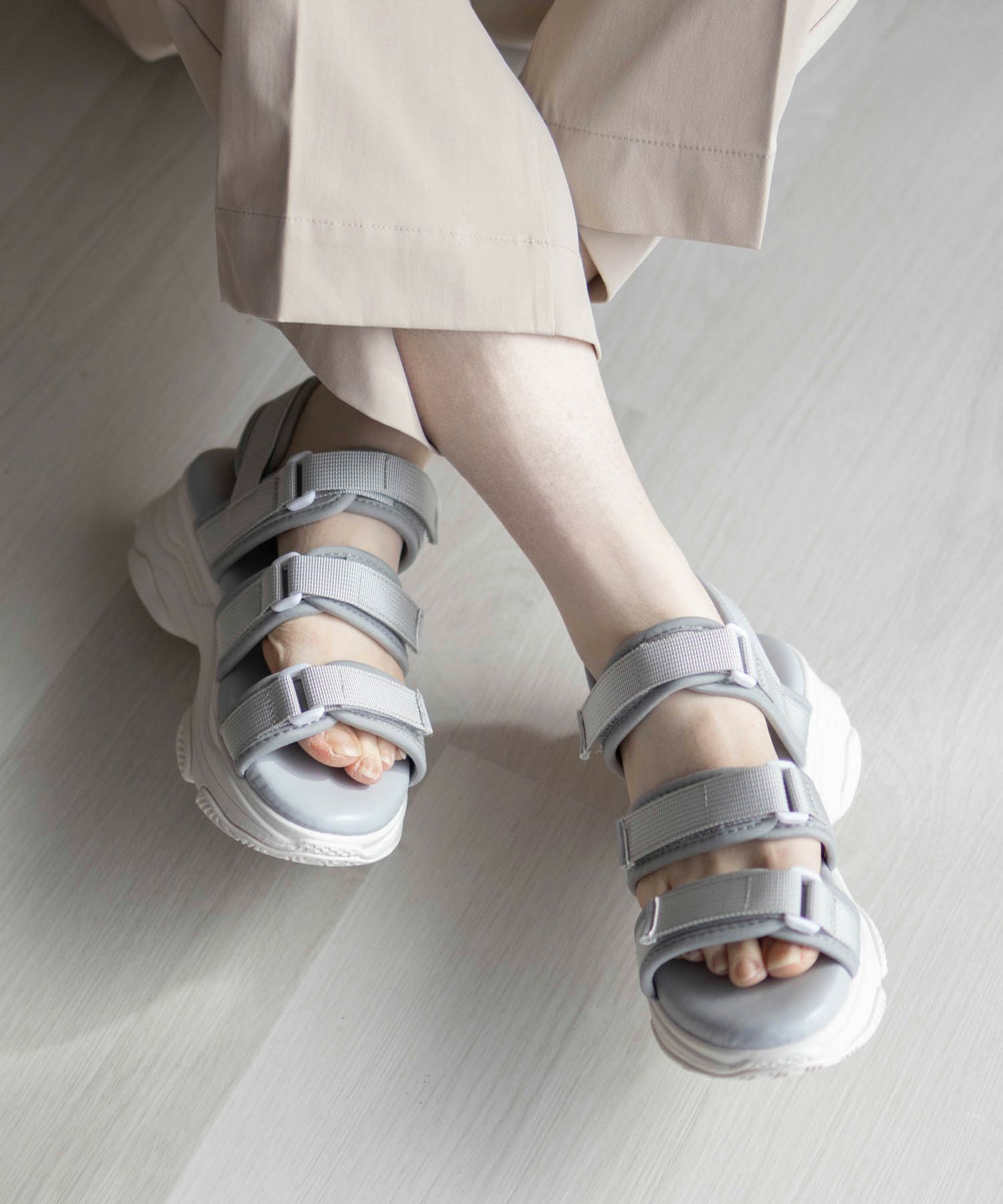 HusHusH  テープ使いスポーツサンダル レディース商品画像-2