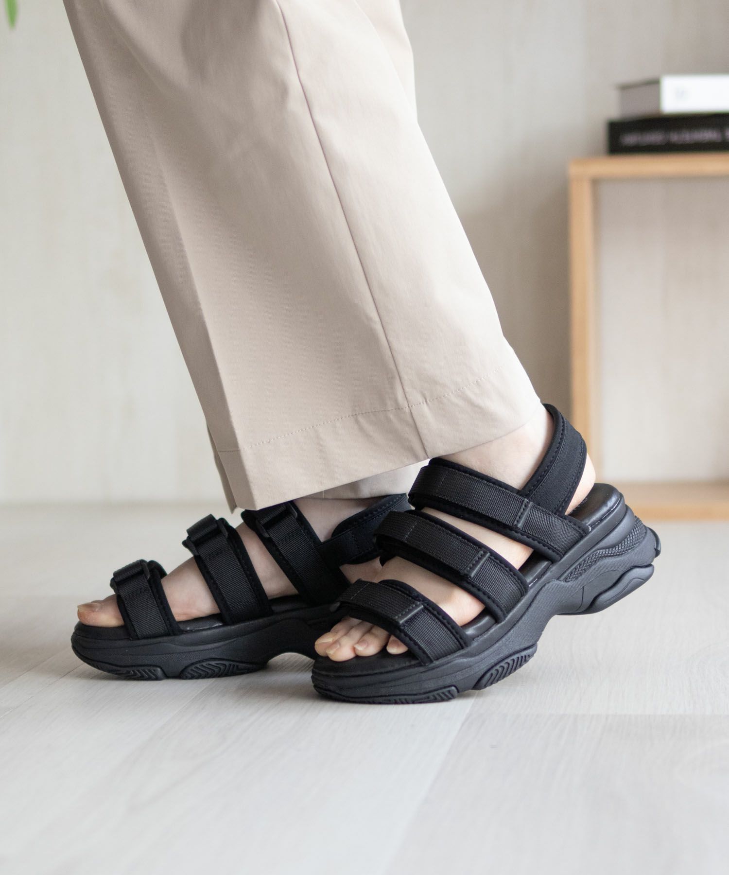 HusHusH  テープ使いスポーツサンダル レディース商品画像-3