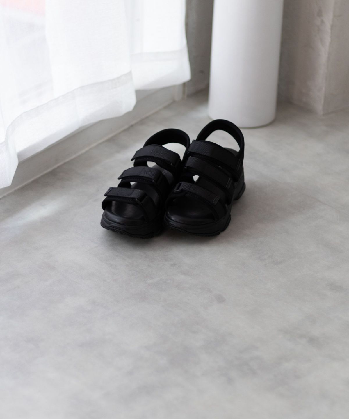 HusHusH テープ使いスポーツサンダル レディース