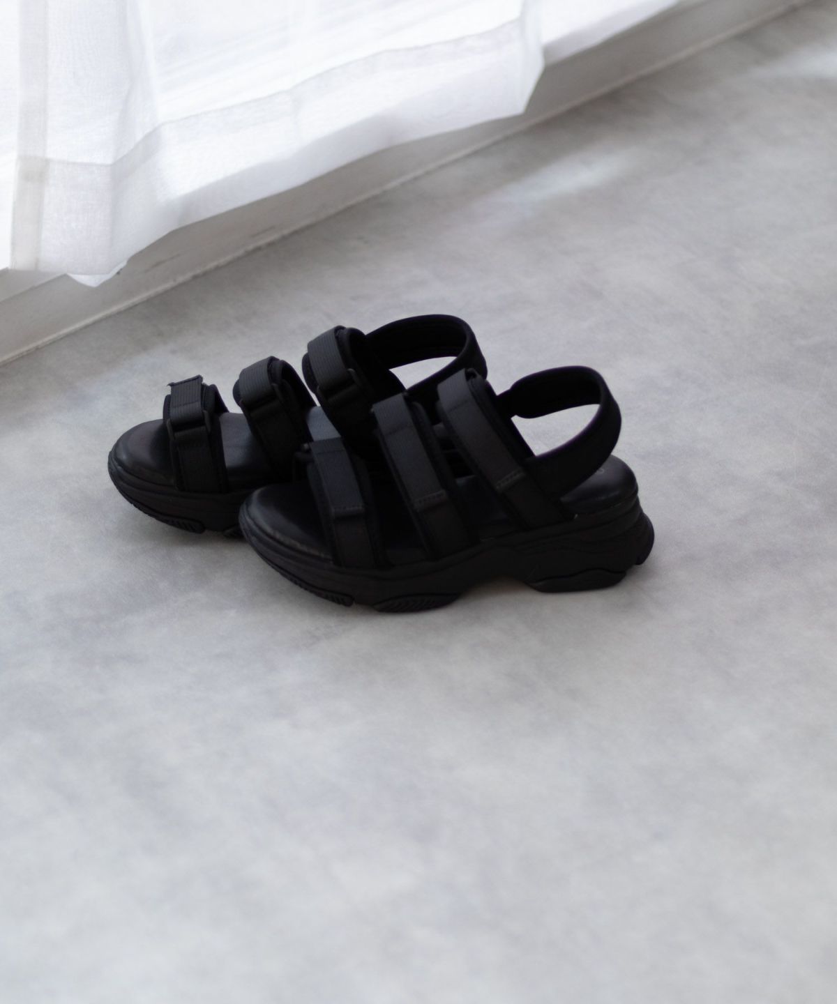 HusHusH テープ使いスポーツサンダル レディース