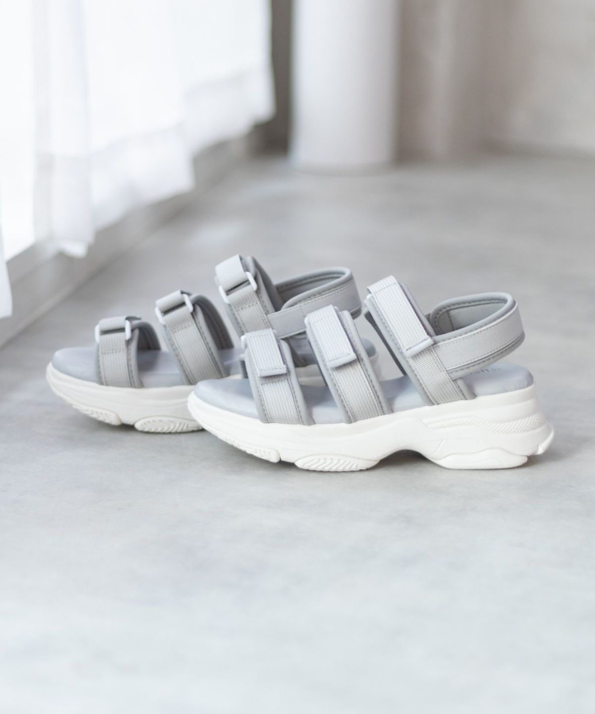 HusHusH テープ使いスポーツサンダル レディース