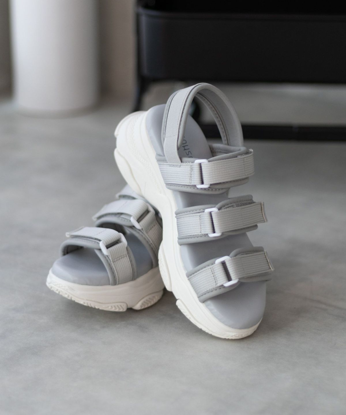 HusHusH テープ使いスポーツサンダル レディース