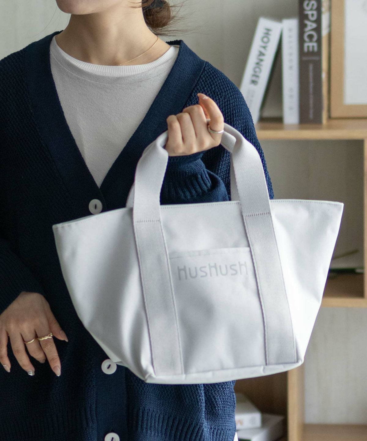 HusHusH ロゴ入り手提げトートバッグ
