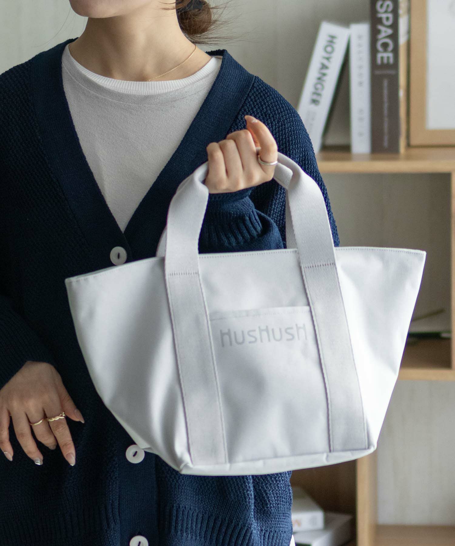 HusHusH ロゴ入り手提げトートバッグ