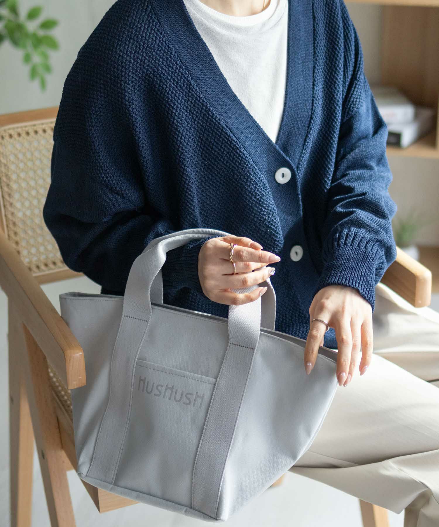 HusHusH  ロゴ入り手提げトートバッグ商品画像-5