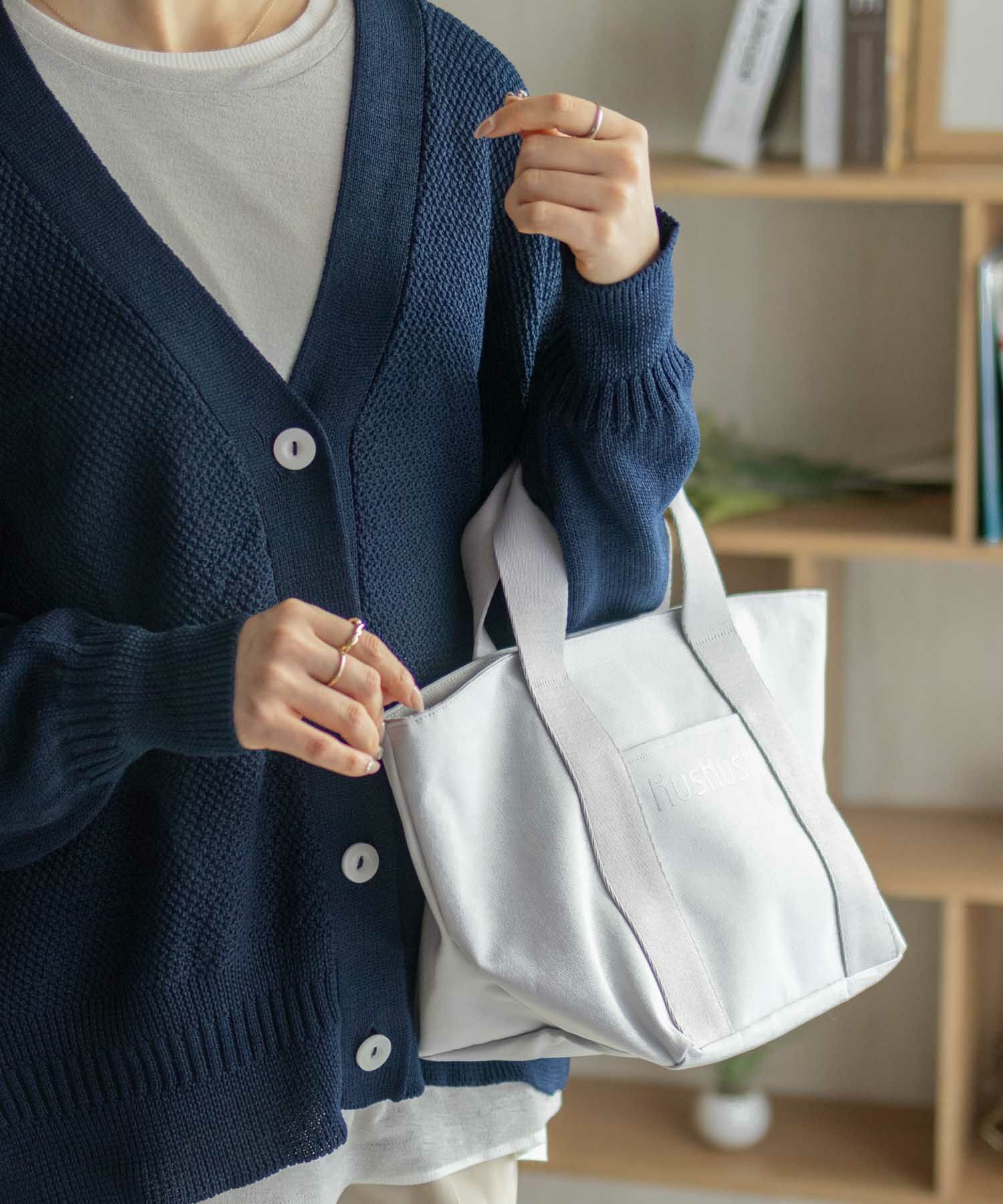 HusHusH  ロゴ入り手提げトートバッグ商品サムネイル-7