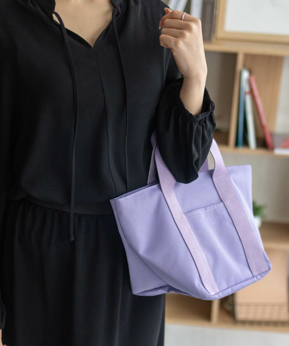 HusHusH ロゴ入り手提げトートバッグ