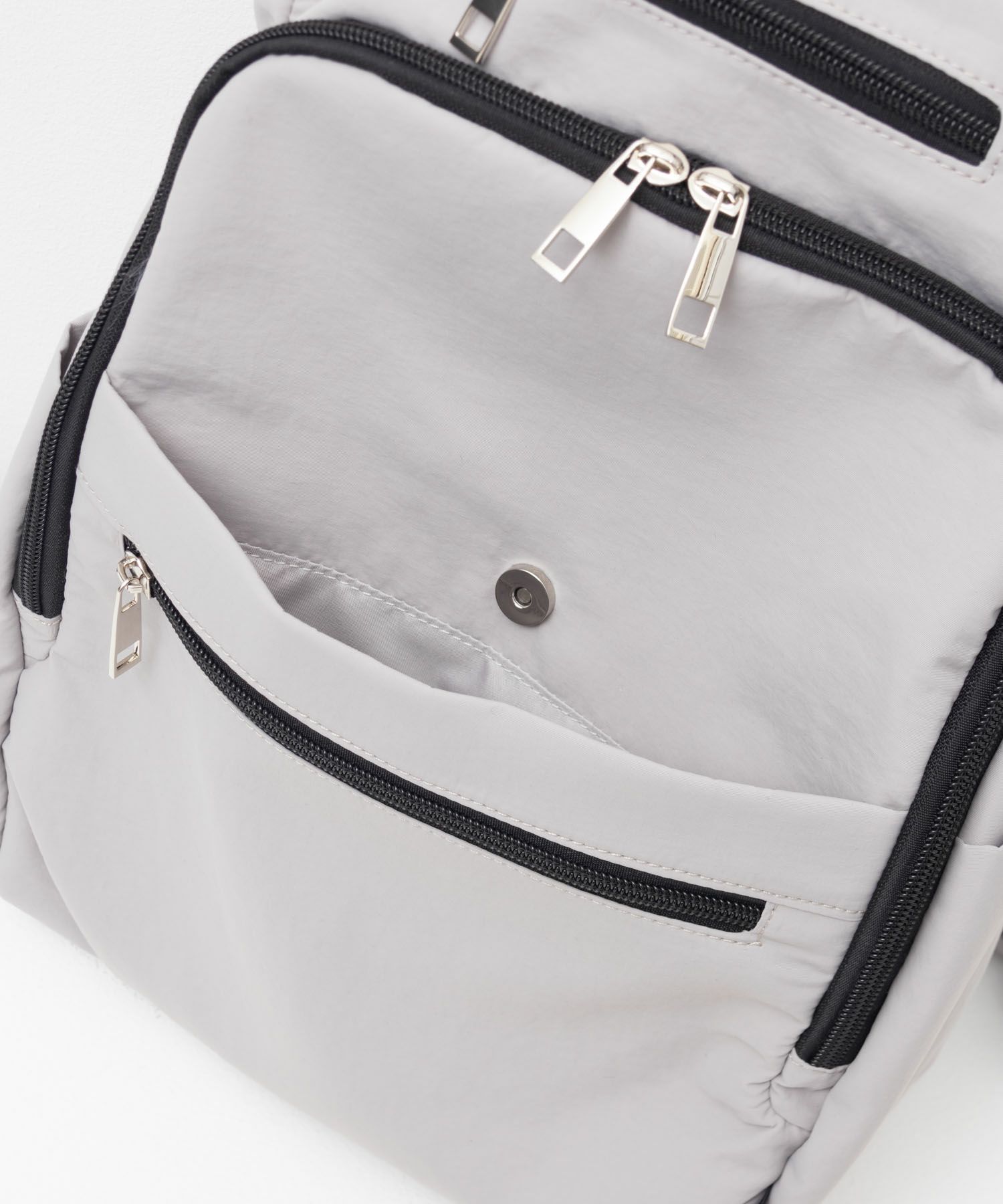 HusHusH 人間工学ナイロンリュックサック