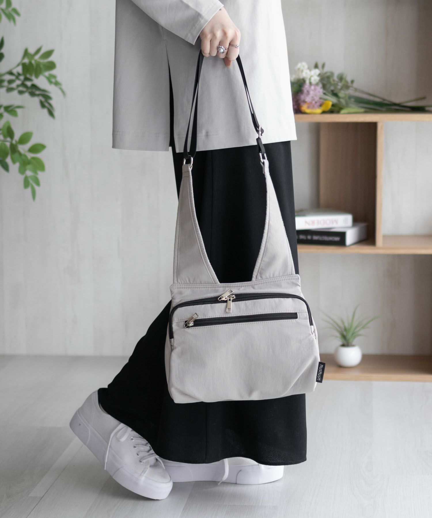 HusHusH  人間工学ナイロンショルダーバッグ商品画像-5