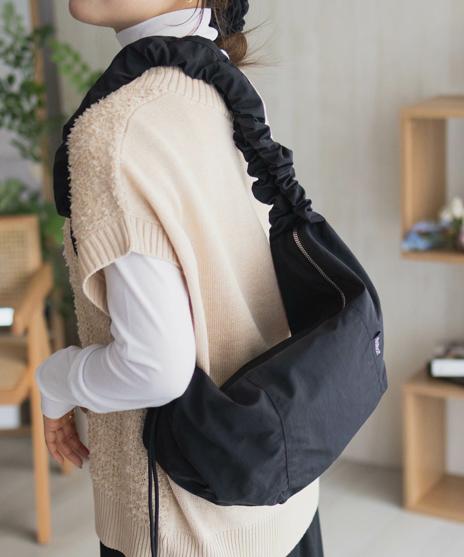 HusHusH  ギャザーショルダーバッグ商品サムネイル-1