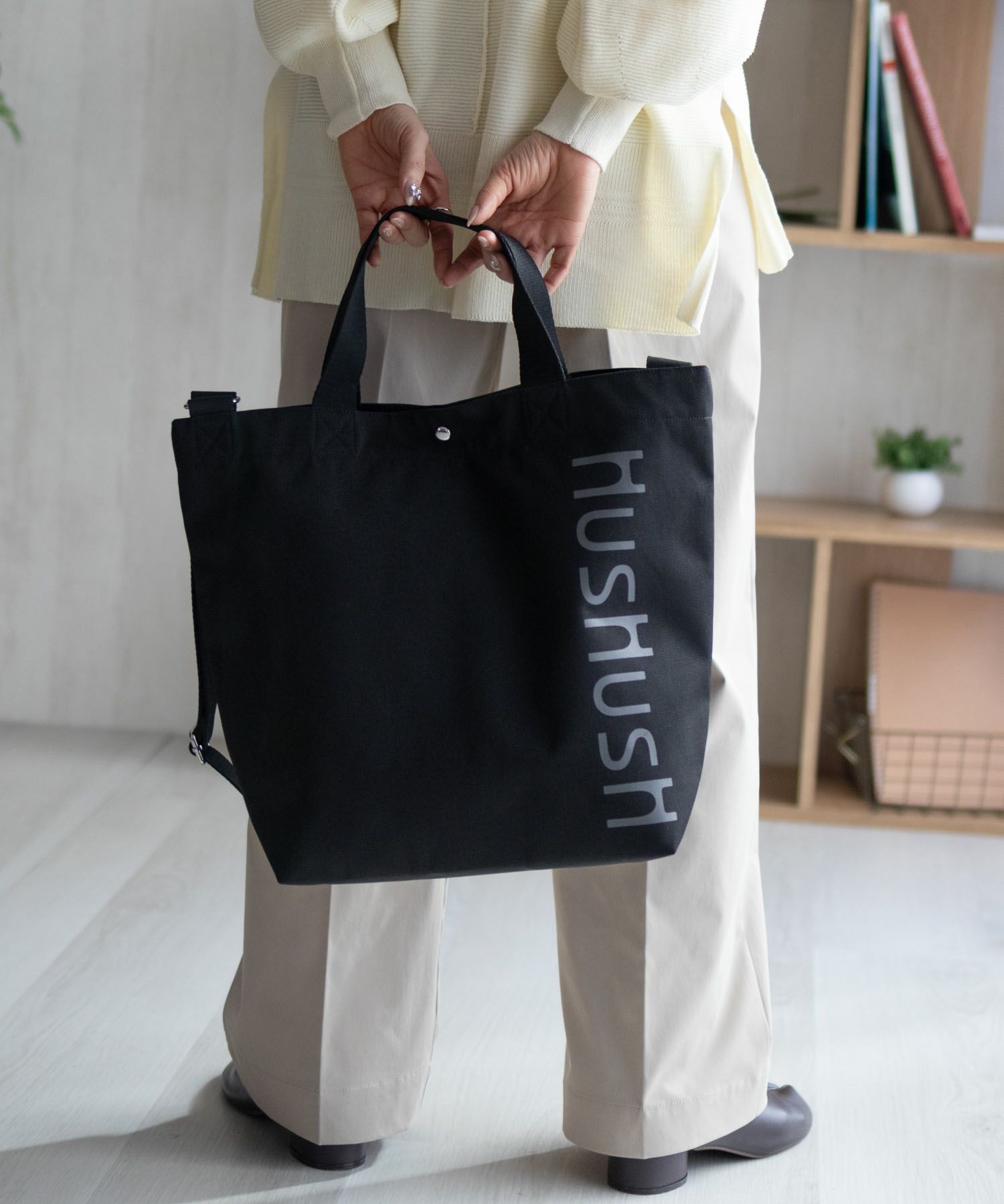 HusHusH  ロゴ入りトートバッグ商品サムネイル-6