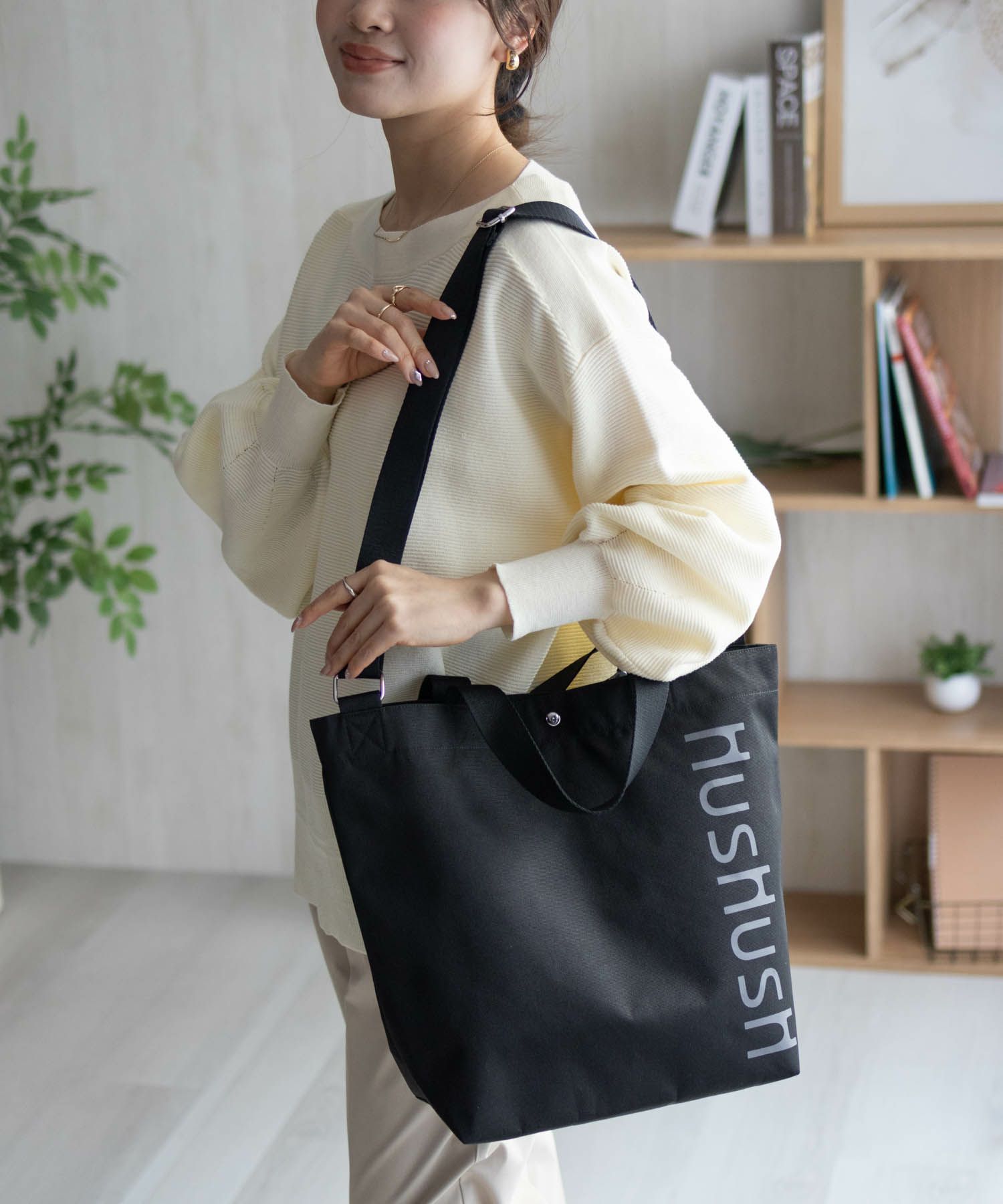 HusHusH  ロゴ入りトートバッグ商品サムネイル-8