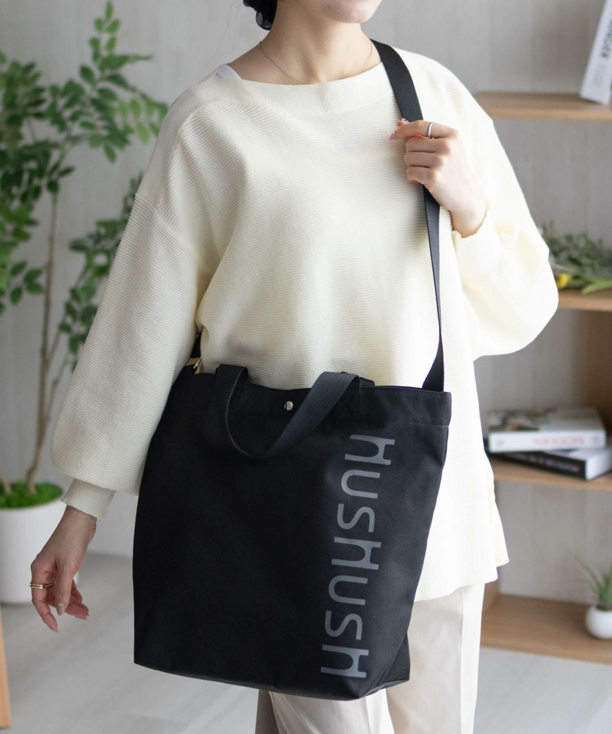 HusHusH ロゴ入りトートバッグ