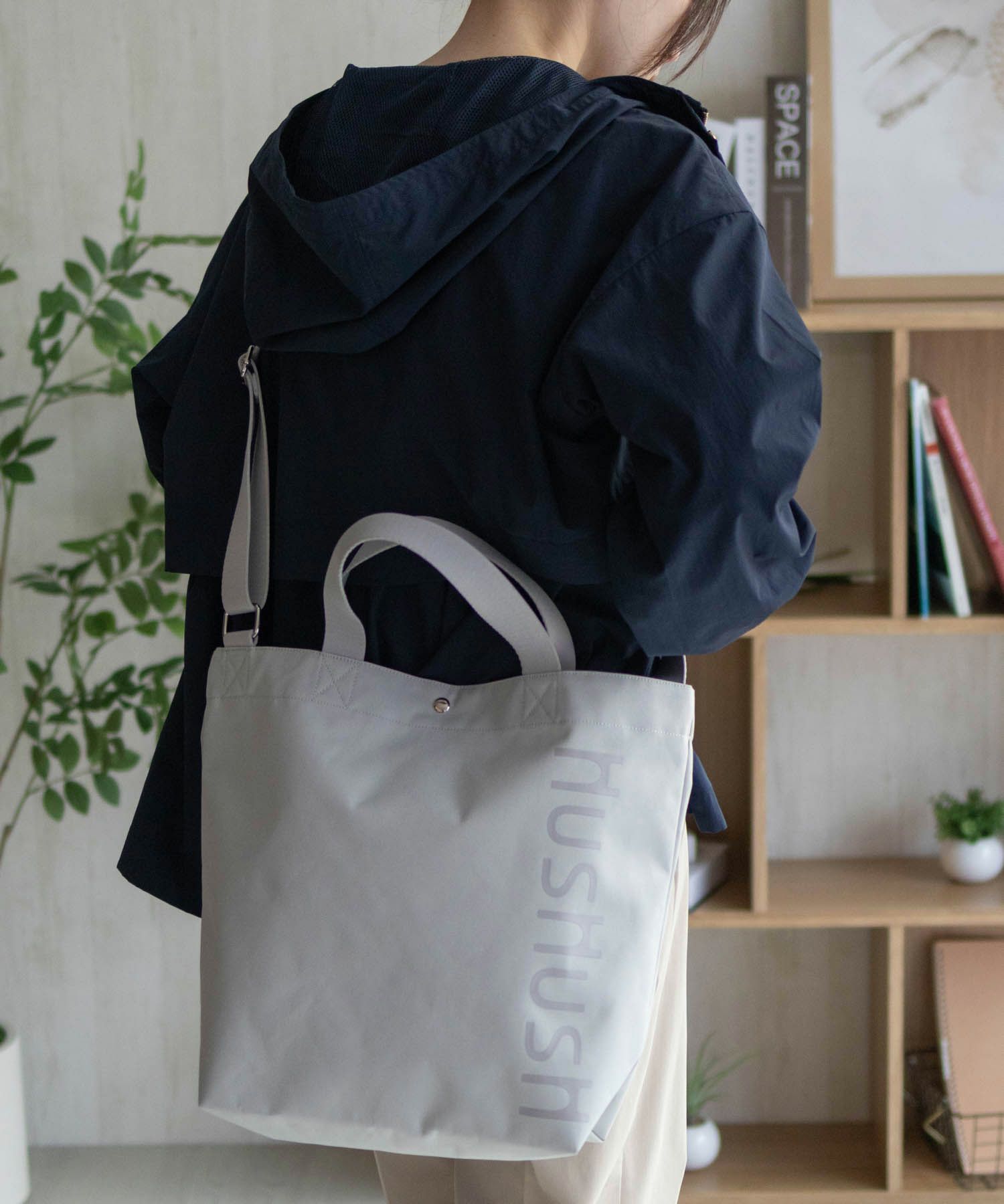 HusHusH  ロゴ入りトートバッグ商品サムネイル-12