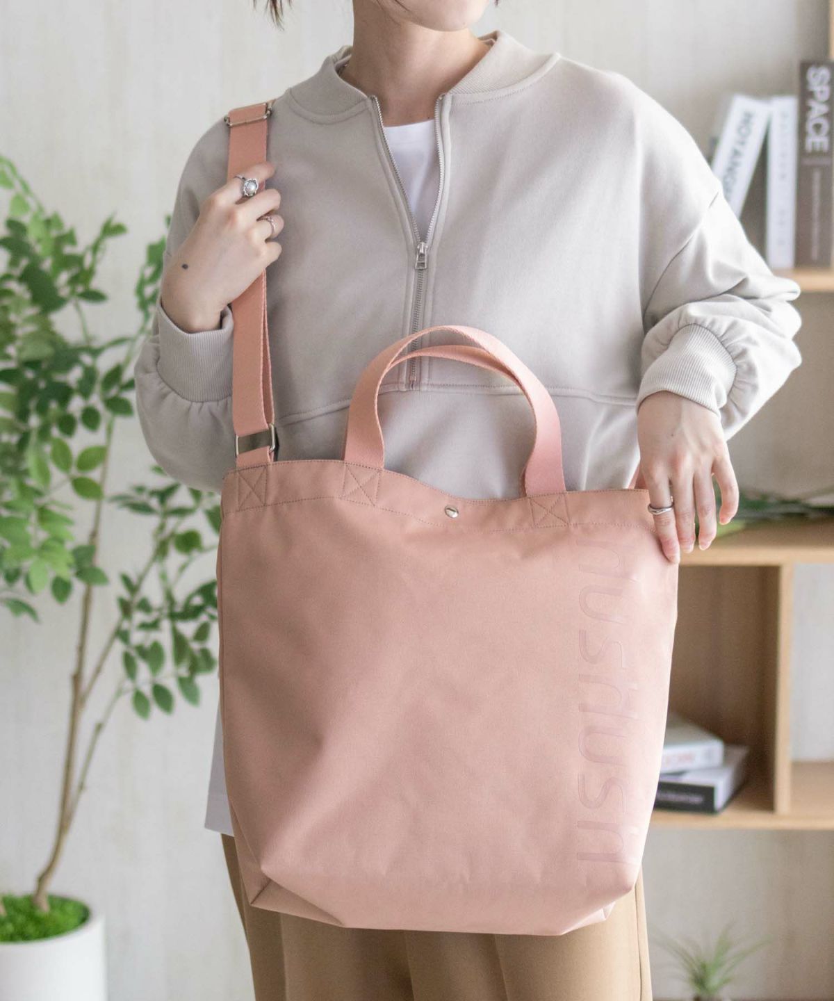 HusHusH ロゴ入りトートバッグ