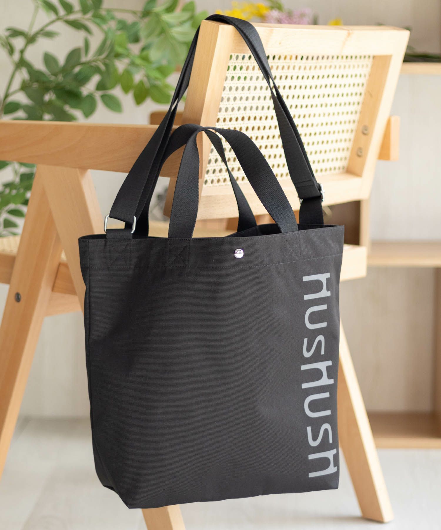 HusHusH ロゴ入りトートバッグ