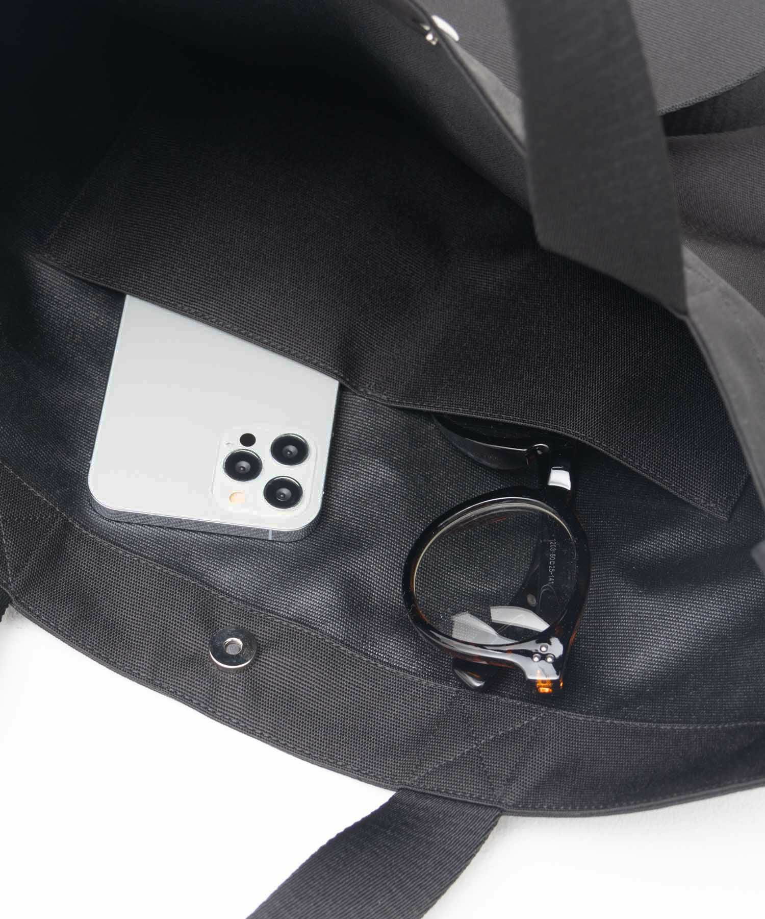 HusHusH ロゴ入りトートバッグ