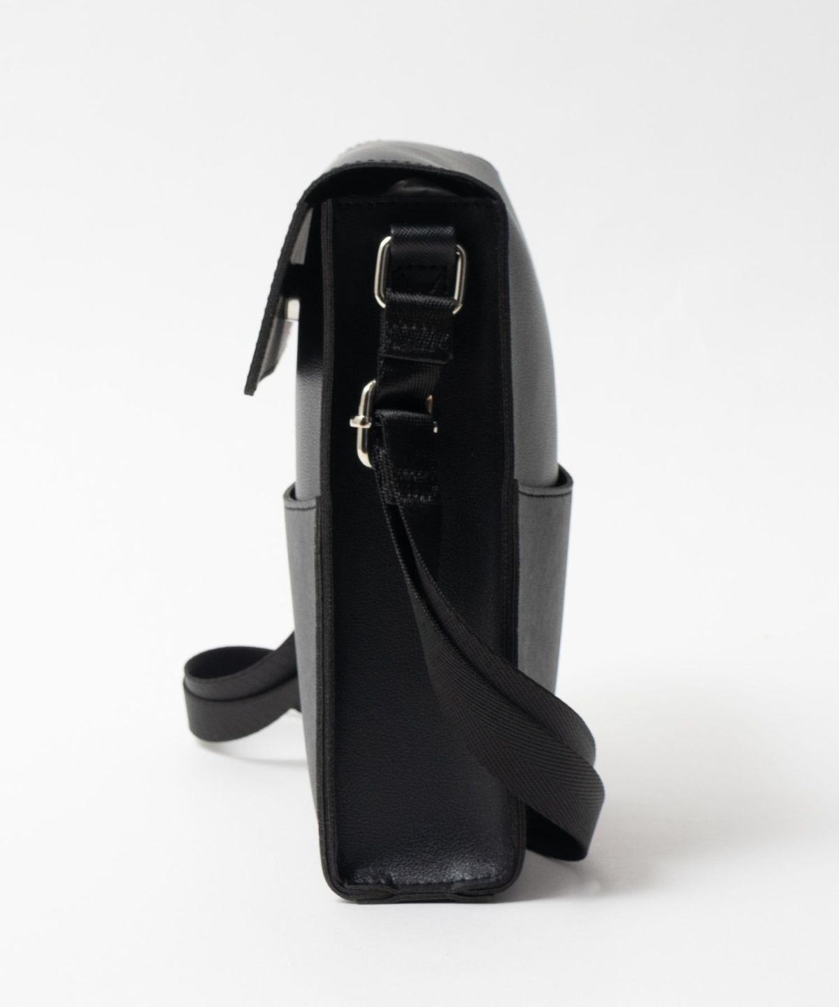 URBAN COLLECTION ボックス型フラップショルダーバッグ