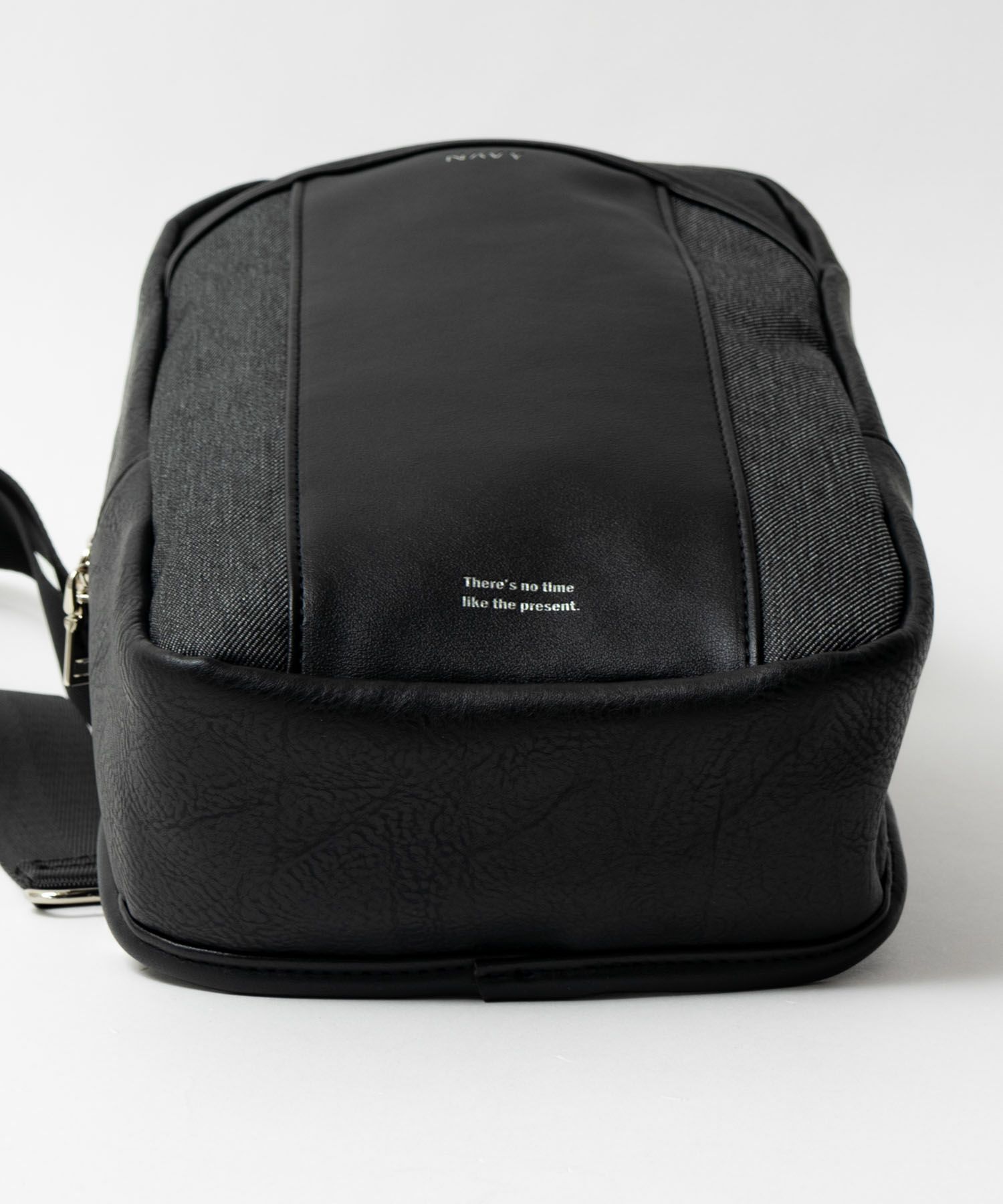 NAVY  ポリデニム・合皮切替ボディバッグ商品画像-5