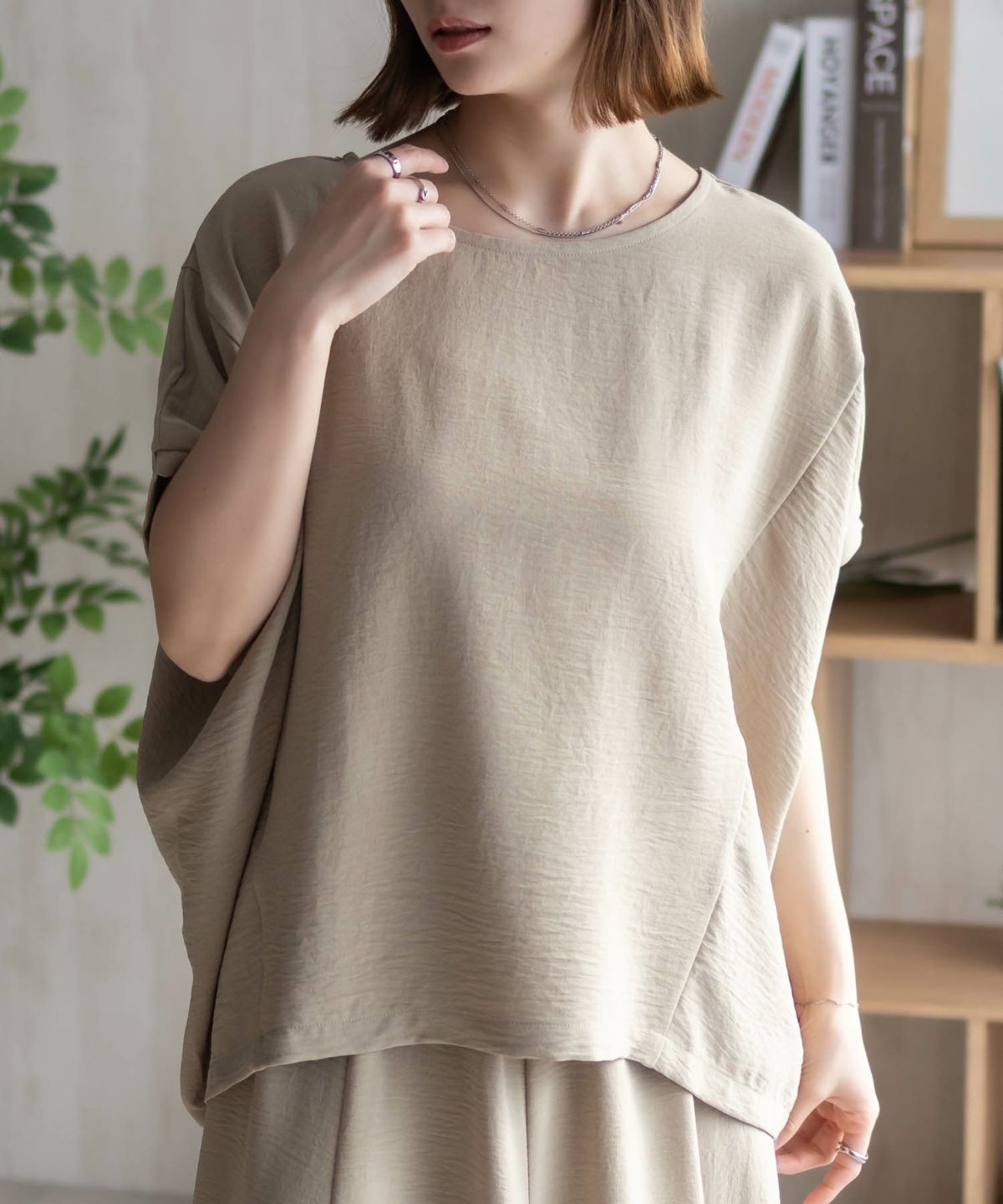 nAvy SARARI ウェーブサテンドルマンプルオーバー レディース ネコポス 対応商品