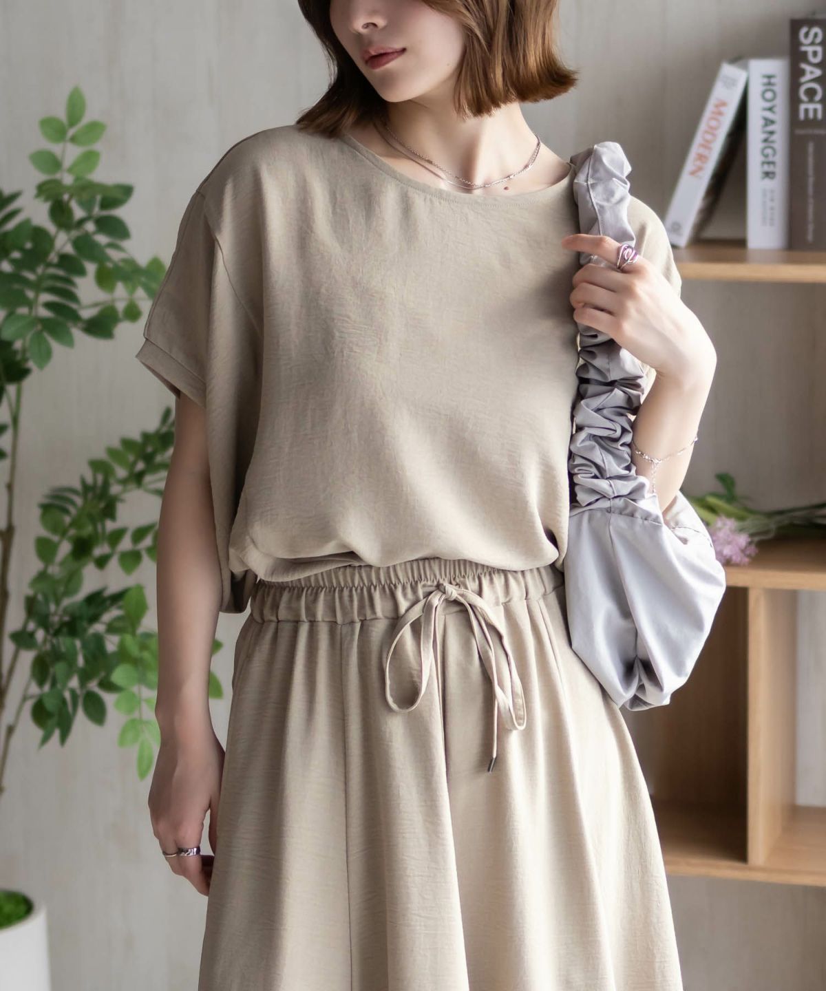 nAvy SARARI ウェーブサテンドルマンプルオーバー レディース ネコポス 対応商品