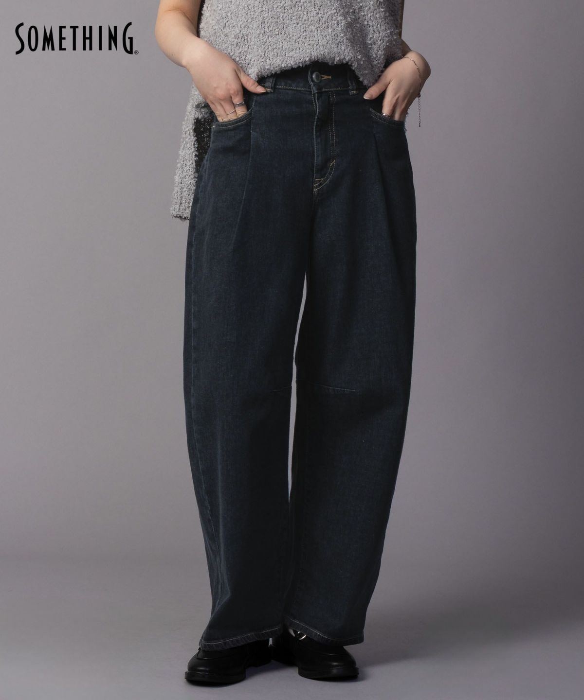 SOMETHING HANA タックカーブデニムパンツ レディース