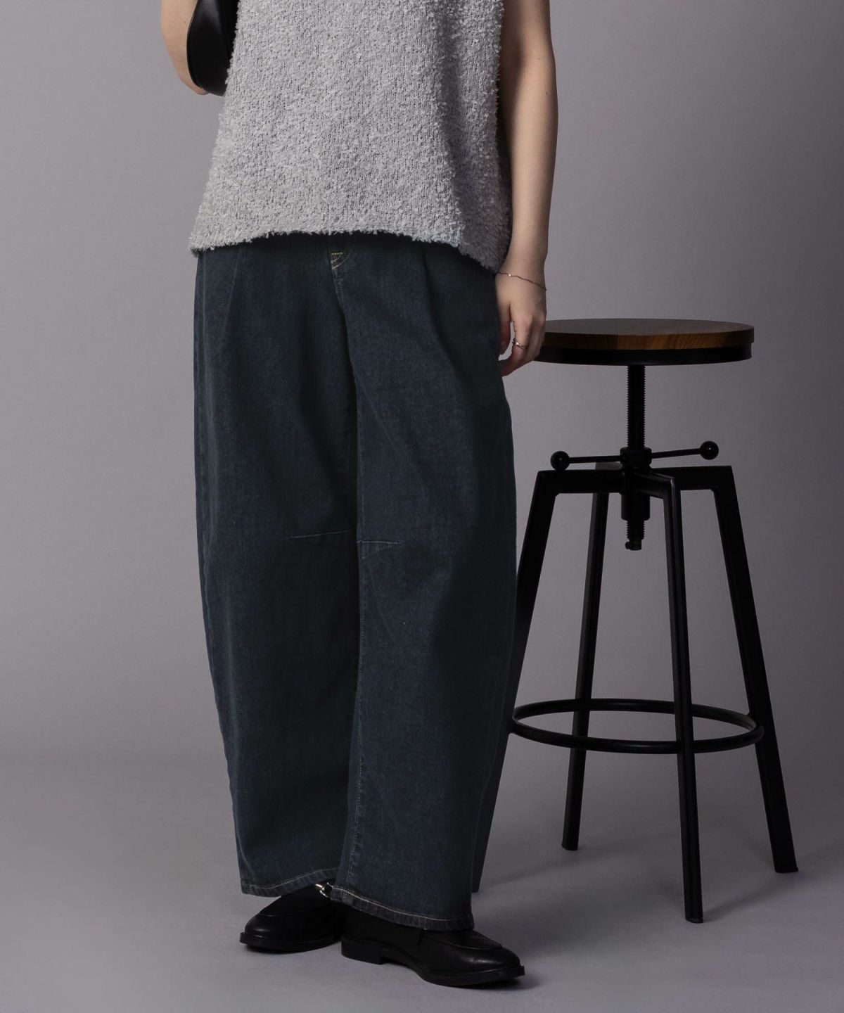 SOMETHING HANA タックカーブデニムパンツ レディース