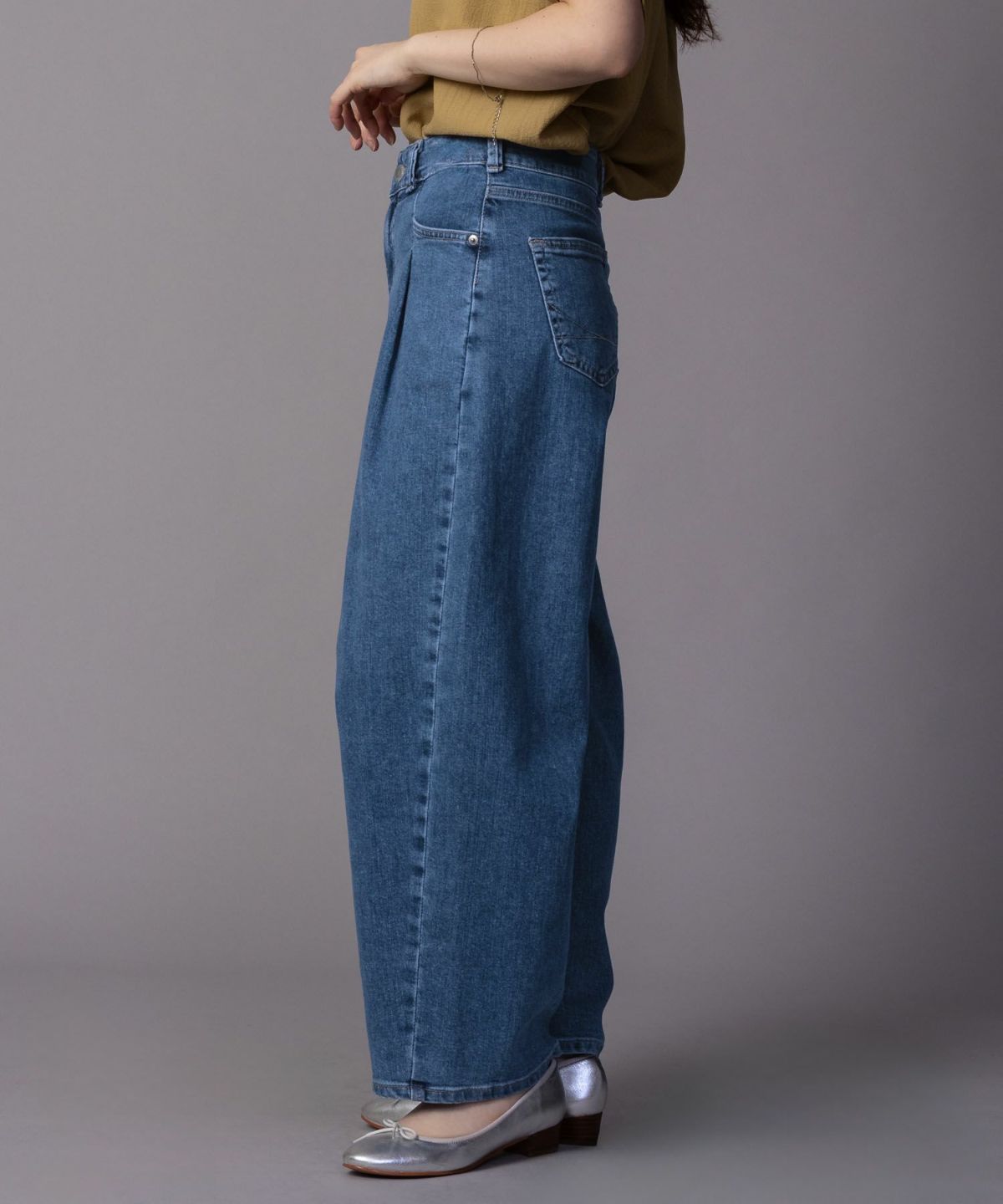 SOMETHING HANAタックカーブデニムパンツ レディース