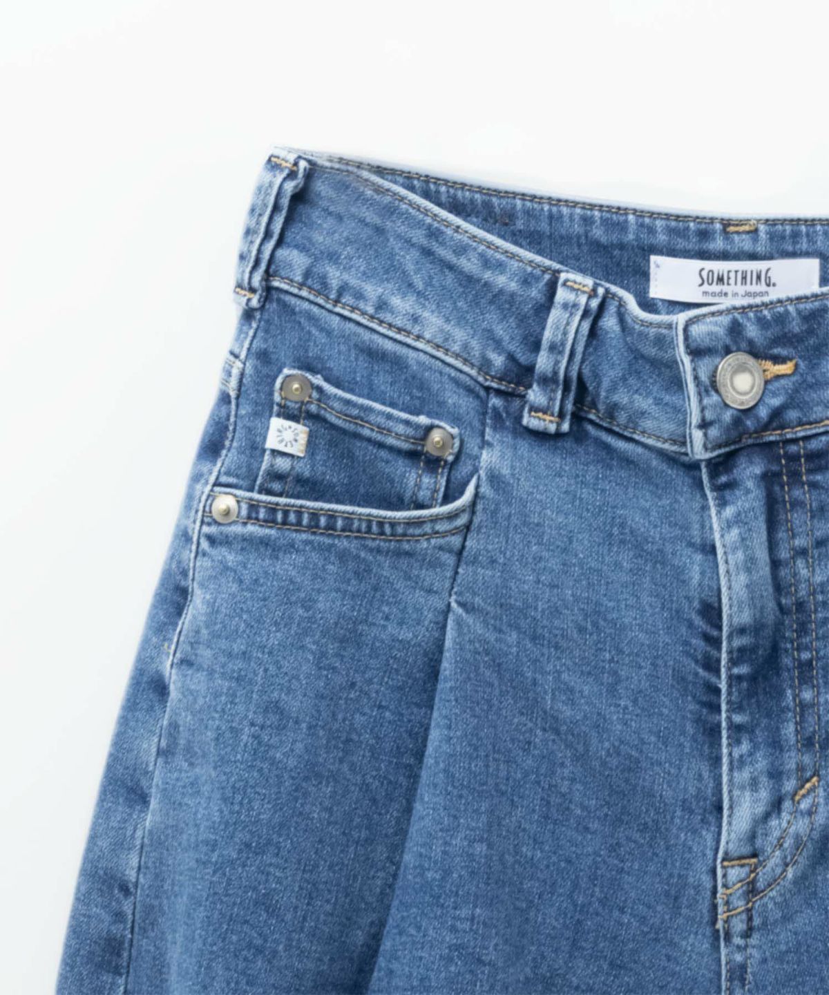 SOMETHING HANAタックカーブデニムパンツ レディース