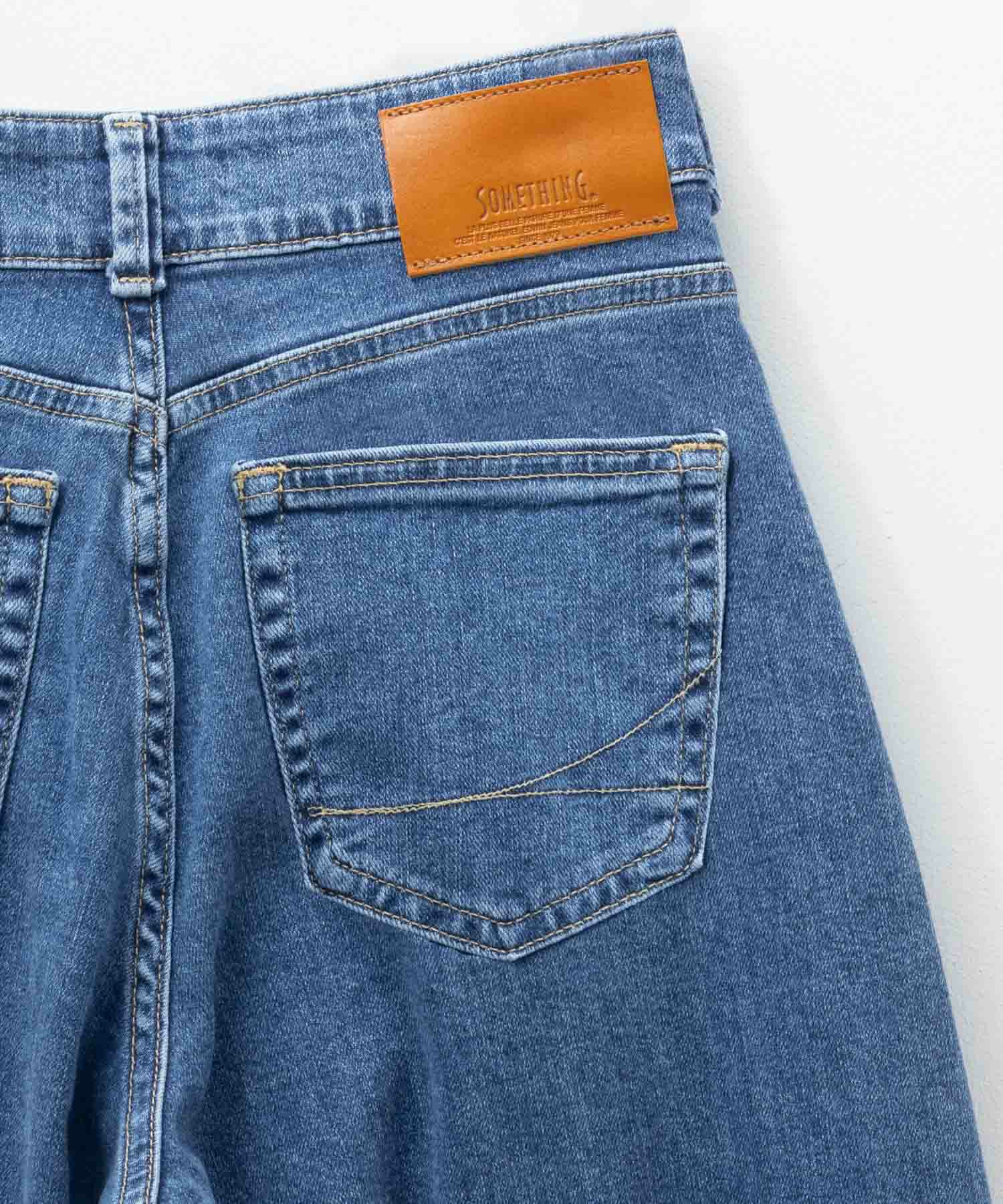 SOMETHING HANAタックカーブデニムパンツ レディース