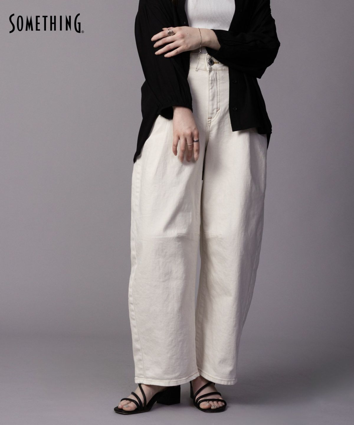 SOMETHING HANAタックカーブデニムパンツ レディース