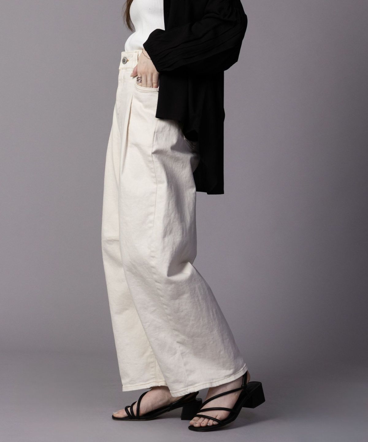 SOMETHING HANAタックカーブデニムパンツ レディース