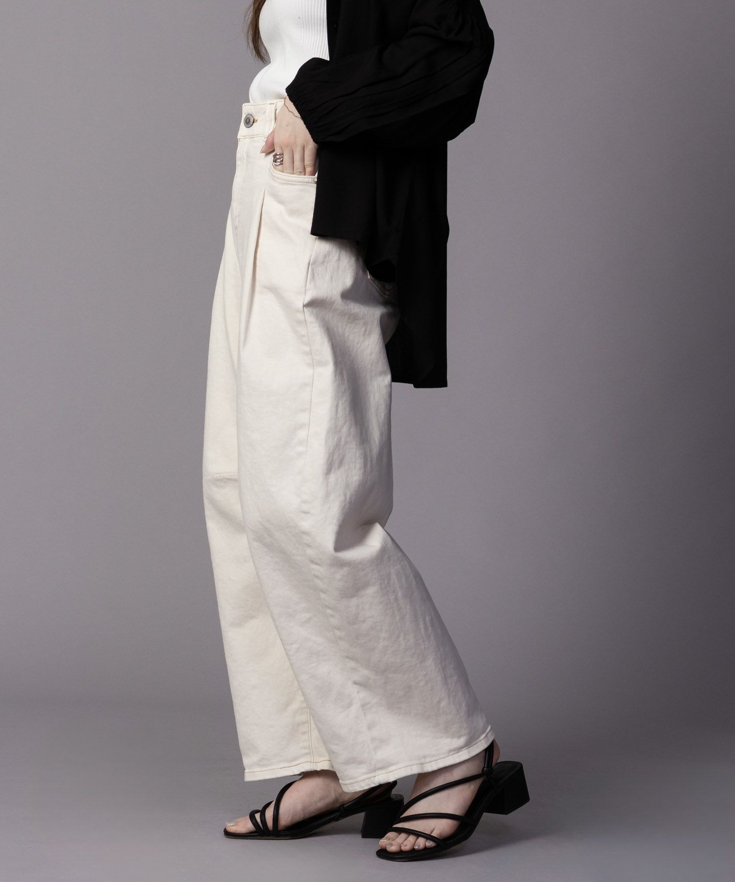 SOMETHING HANAタックカーブデニムパンツ レディース