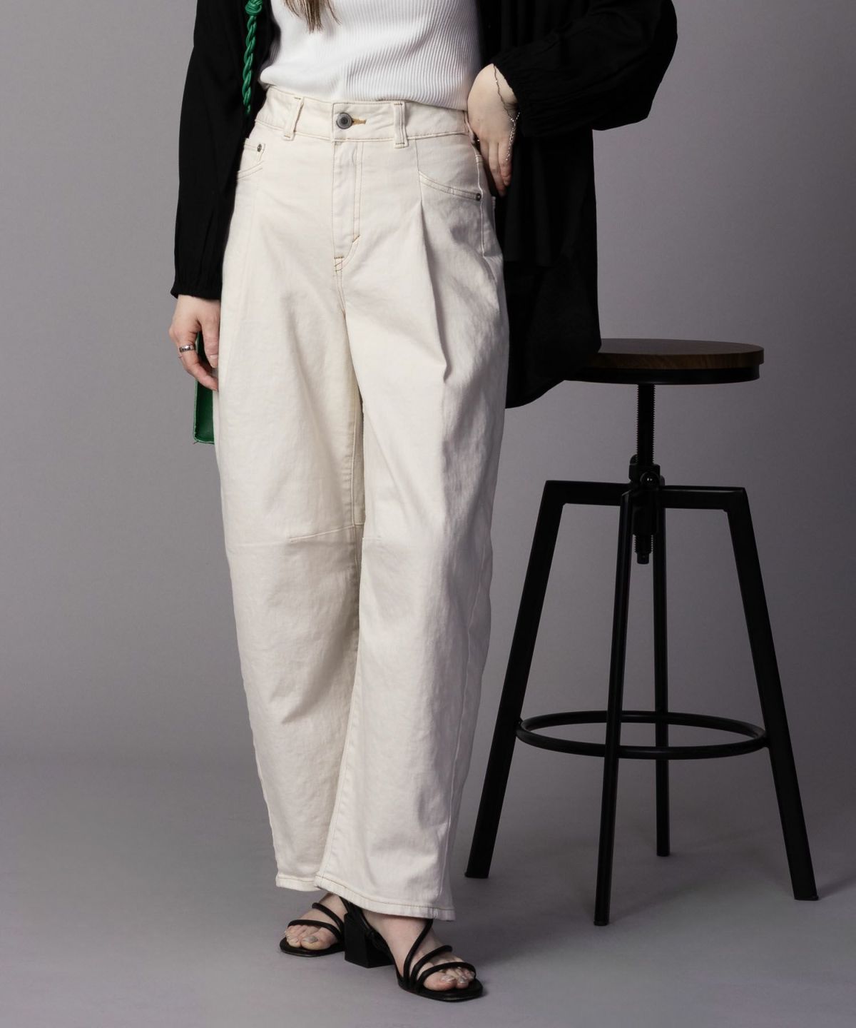 SOMETHING HANAタックカーブデニムパンツ レディース