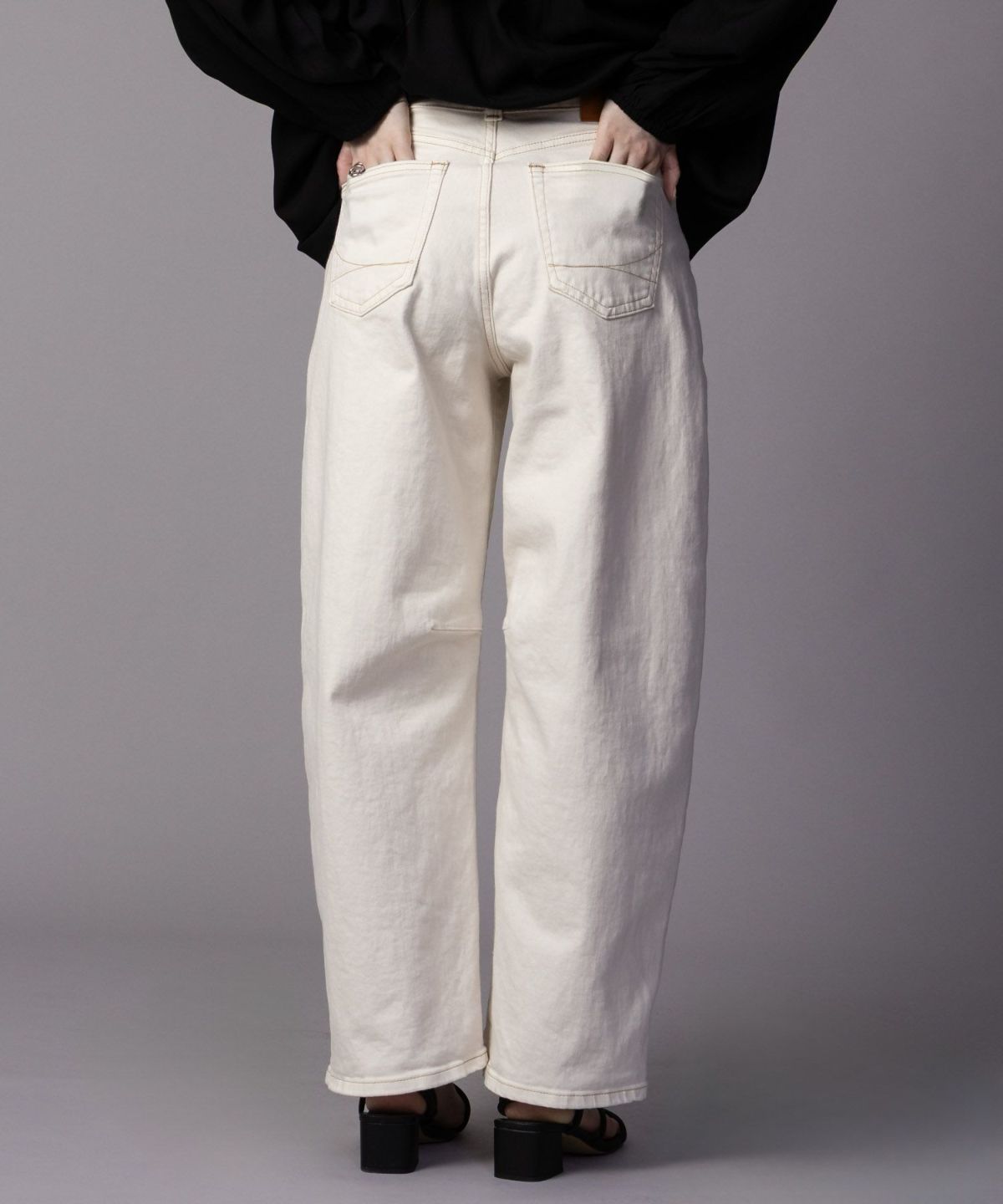 SOMETHING HANAタックカーブデニムパンツ レディース