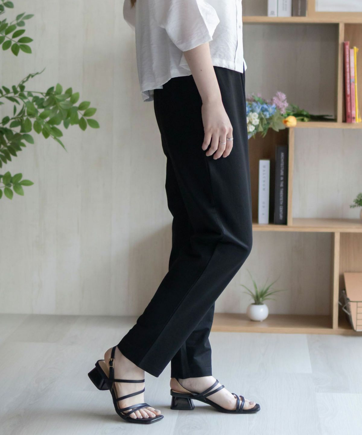 nAvy SARARI テーパードパンツ レディース