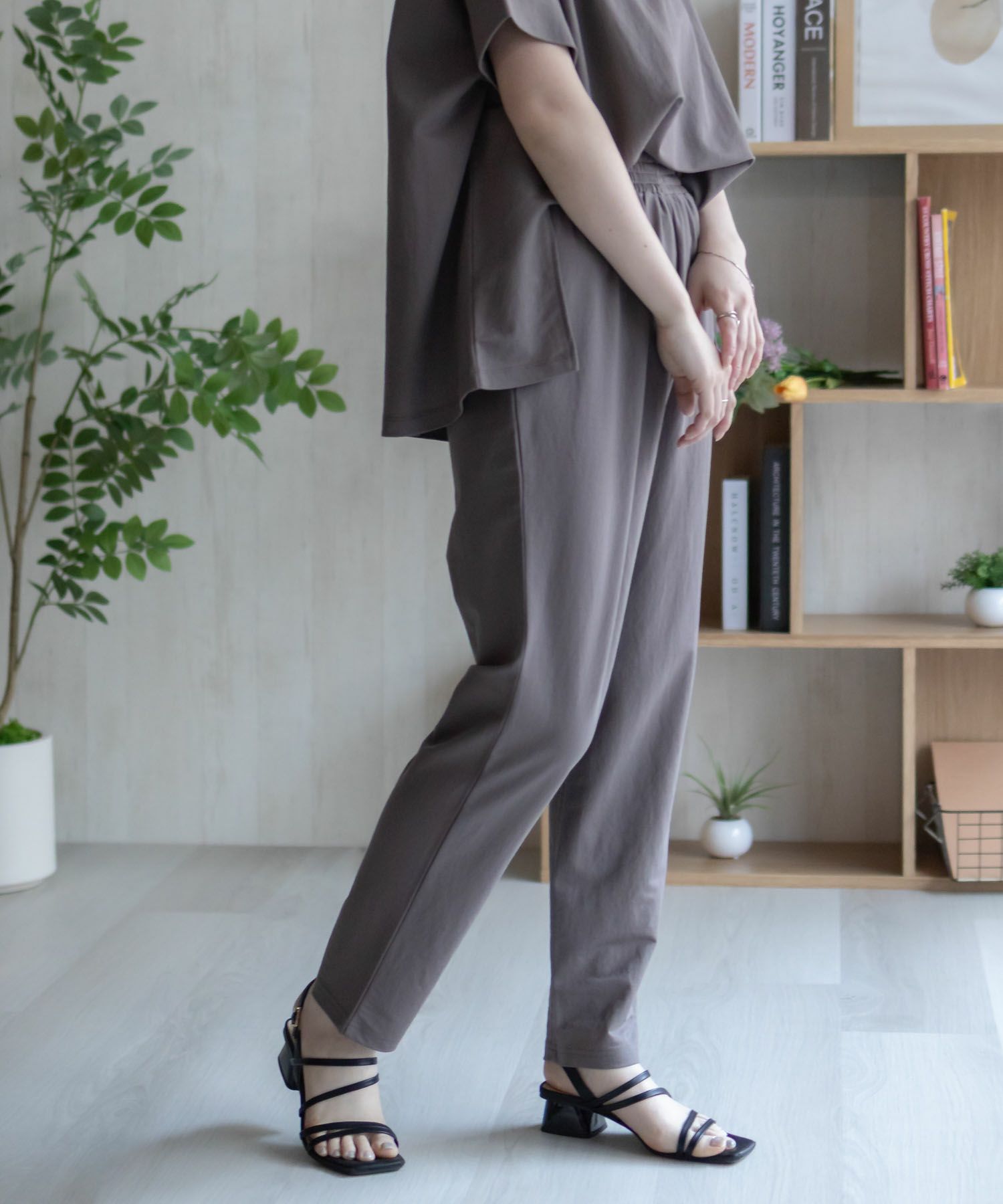 nAvy SARARI テーパードパンツ レディース