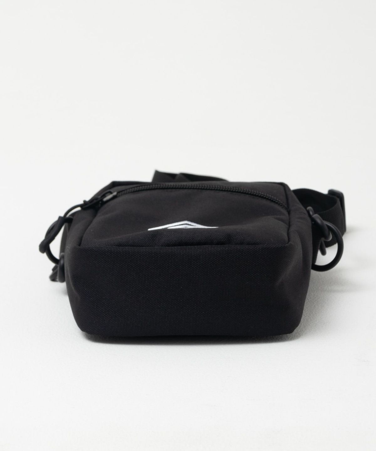 umbro ミニショルダーバッグ メンズ