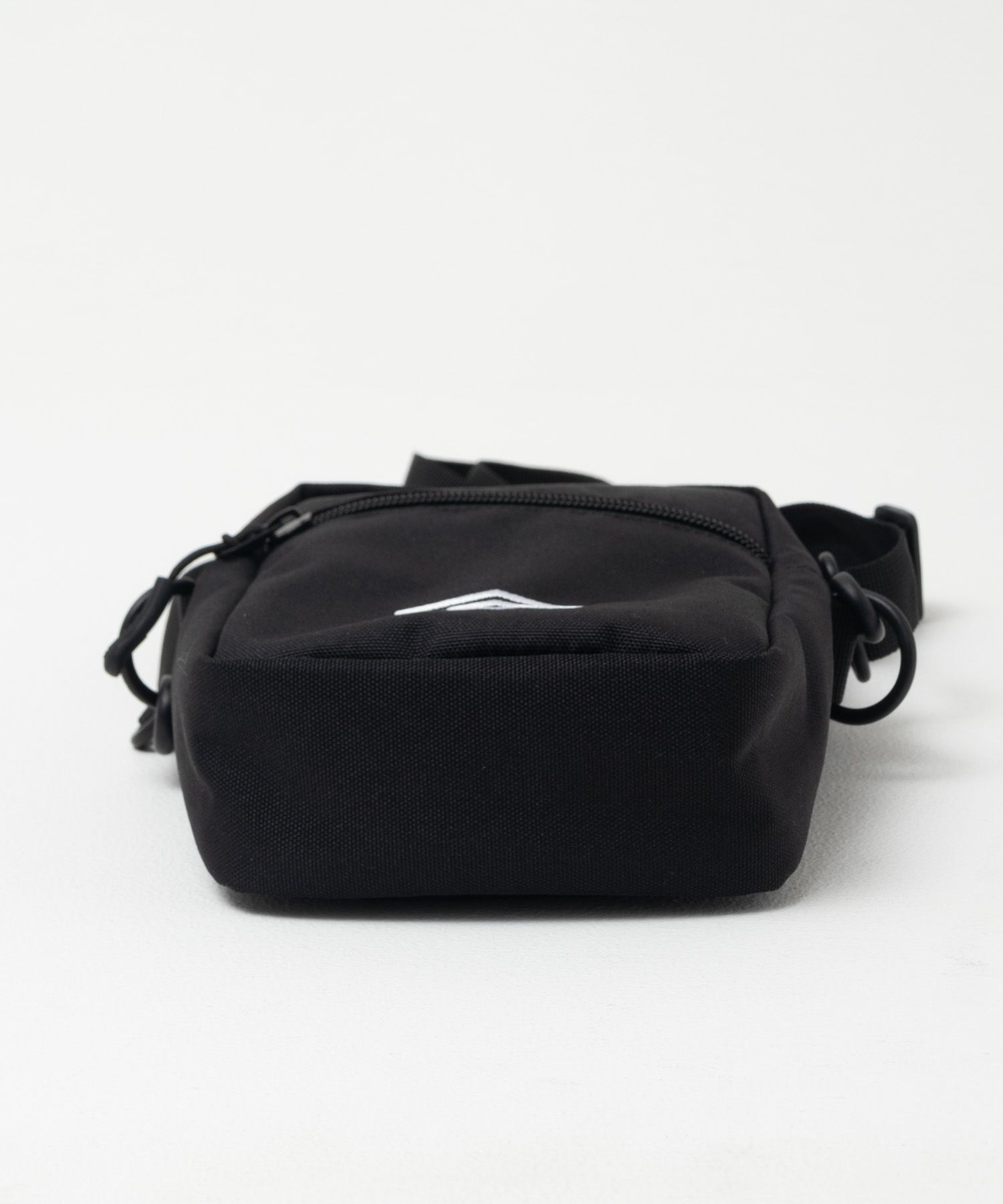 umbro ミニショルダーバッグ メンズ