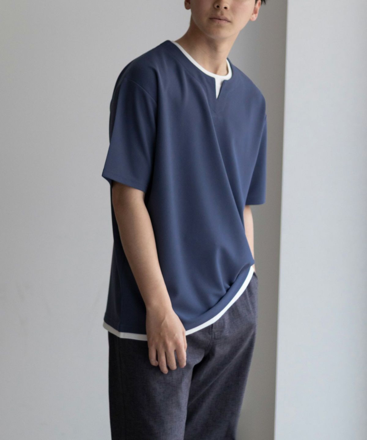 NAVY SARARI 接触冷感 キーネックフェイクレイヤードTシャツ メンズ ネコポス 対応商品