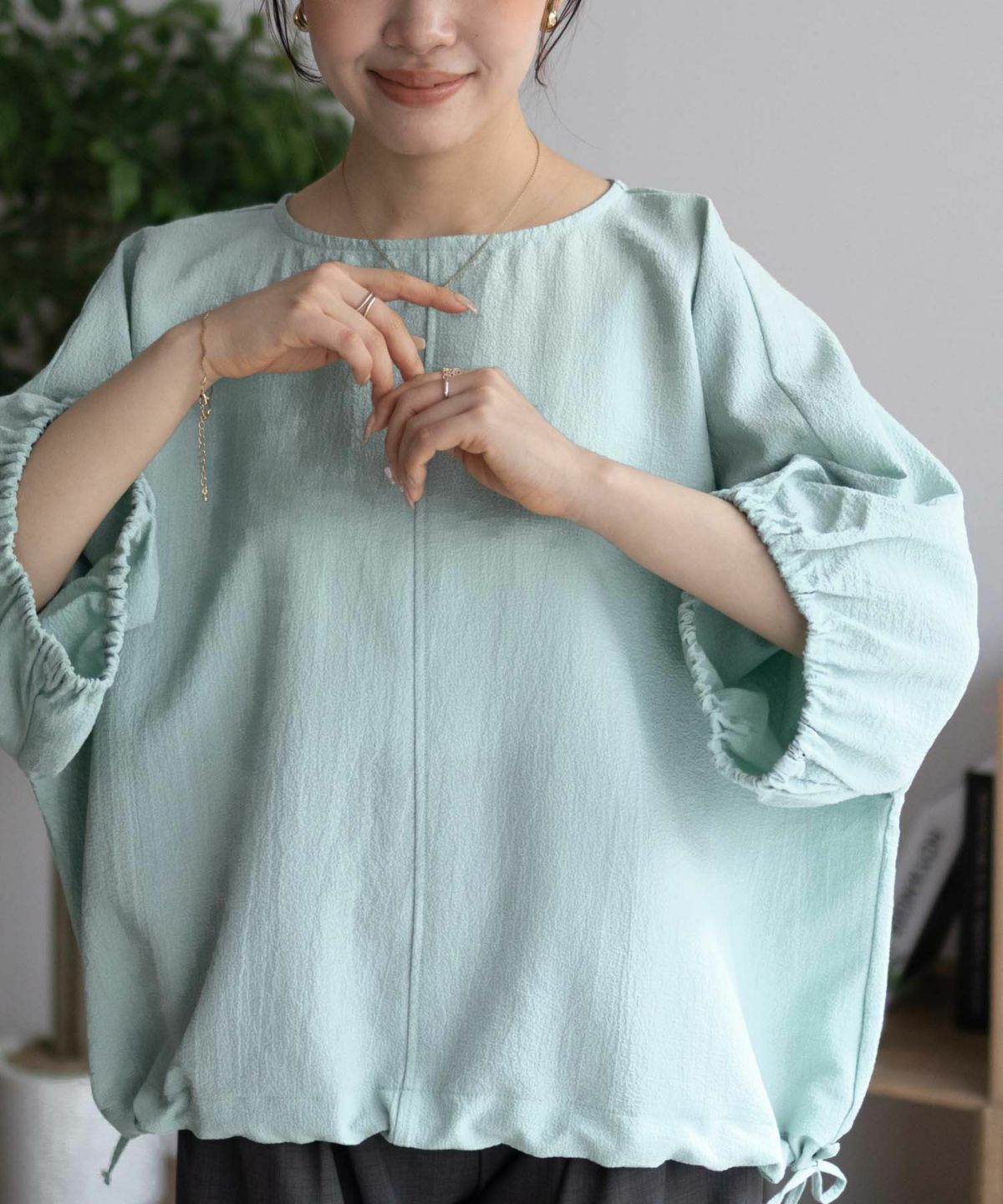 nAvy 裾サイドシャーリングブラウス レディース