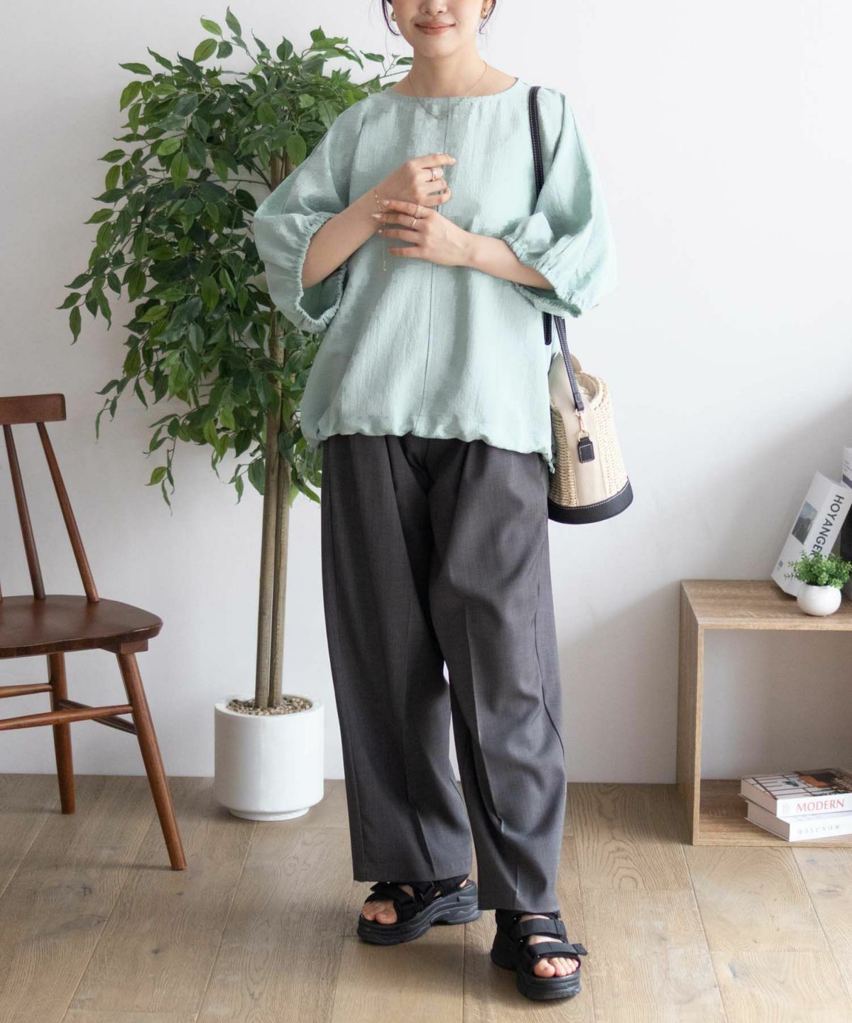 nAvy 裾サイドシャーリングブラウス レディース